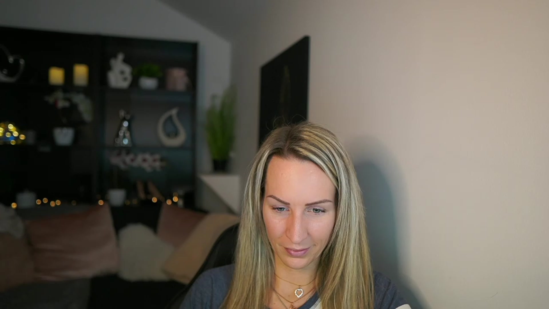 Gallery image thumbnail from Nikki__Sexx__'s myfreecams stream on, 02/19/2024, 20:21 image 18 of 20