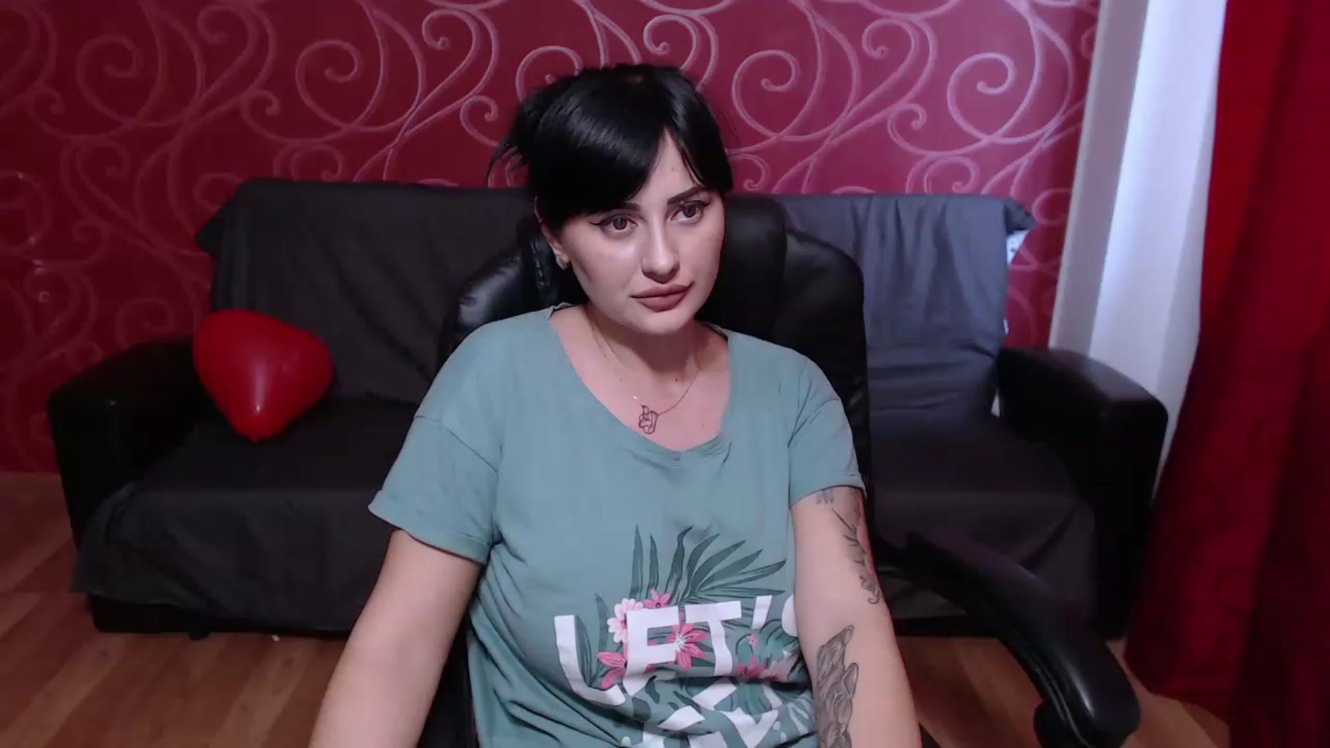 Gallery image thumbnail from NikkkiNik's myfreecams stream on, 11/27/2022, 08:01 image 8 of 20