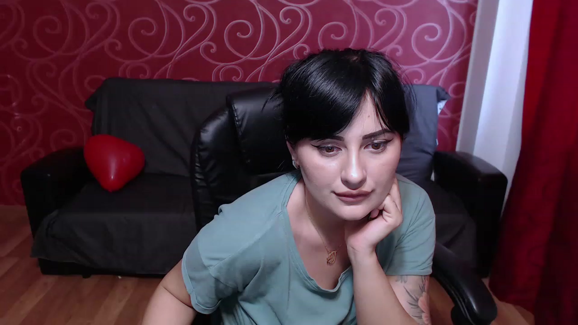 Gallery image thumbnail from NikkkiNik's myfreecams stream on, 11/27/2022, 08:01 image 9 of 20