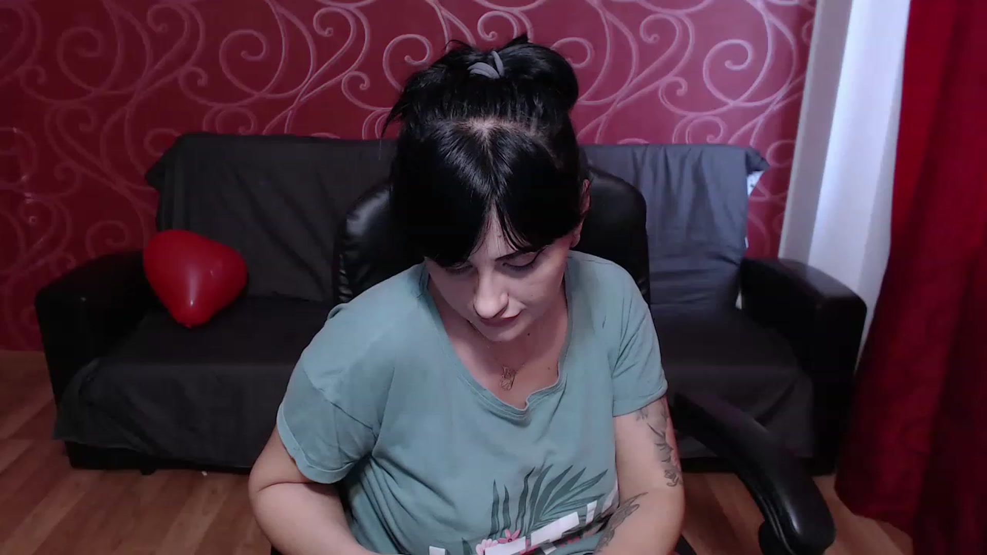 Gallery image thumbnail from NikkkiNik's myfreecams stream on, 11/27/2022, 08:01 image 11 of 20