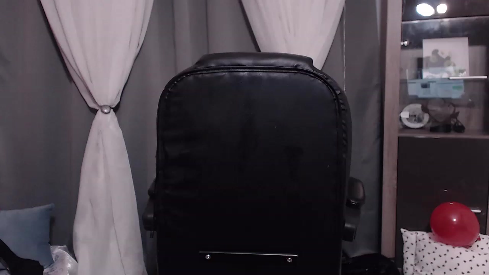 Gallery image thumbnail from NikkkiNik's myfreecams stream on, 04/17/2023, 02:59 image 19 of 20