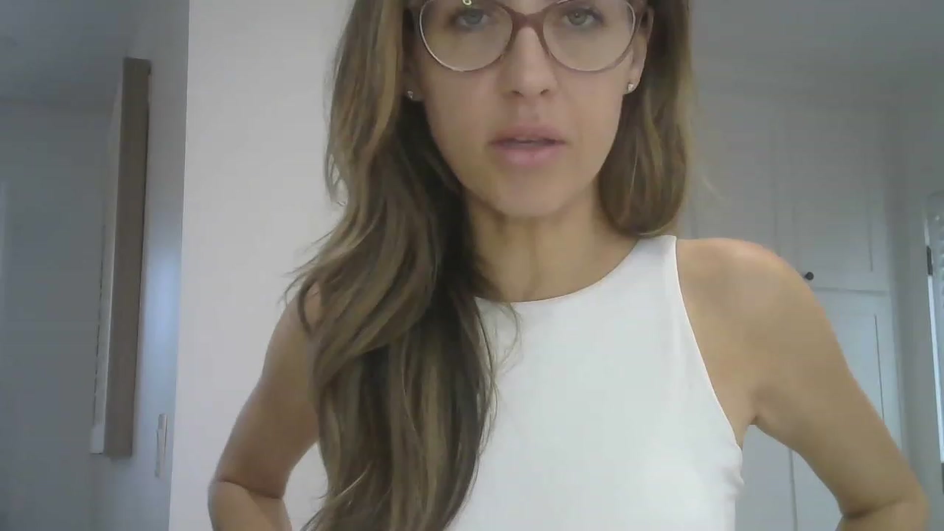 Gallery image thumbnail from NikkyLeigh's myfreecams stream on, 05/22/2023, 17:21 image 3 of 20