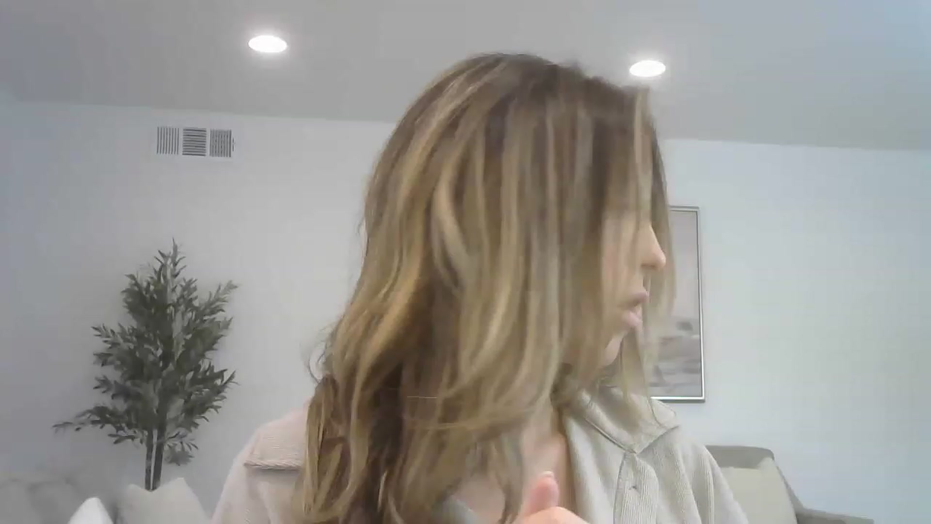Gallery image thumbnail from NikkyLeigh's myfreecams stream on, 05/24/2023, 17:27 image 1 of 20