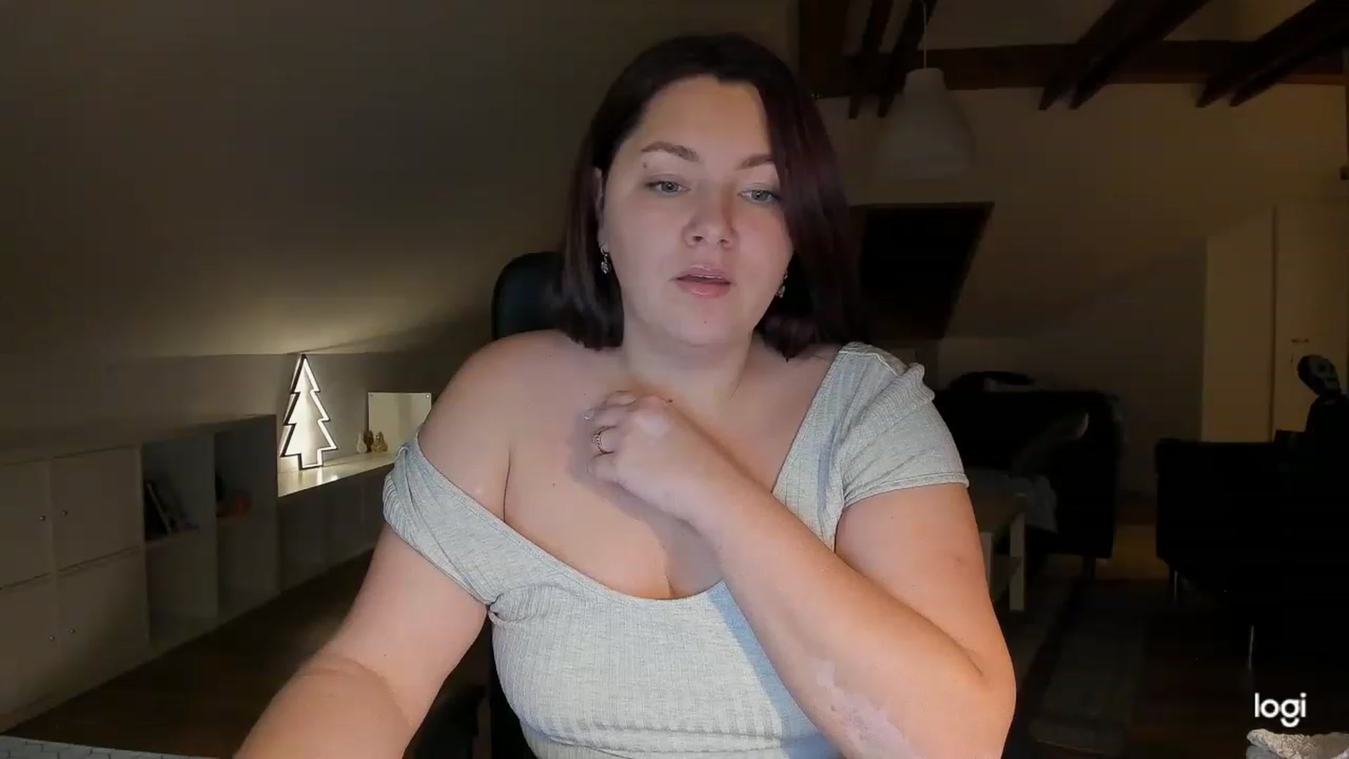 Gallery image thumbnail from Nikky_Ray's myfreecams stream on, 12/02/2022, 17:27 image 10 of 20