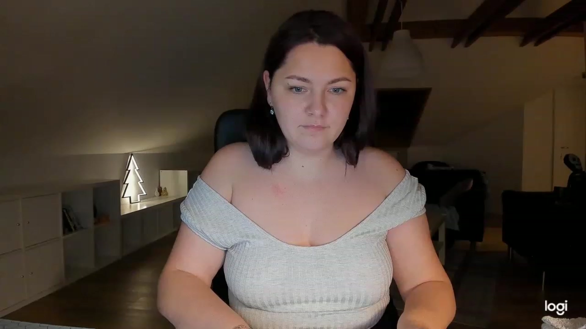 Gallery image thumbnail from Nikky_Ray's myfreecams stream on, 12/02/2022, 17:27 image 13 of 20