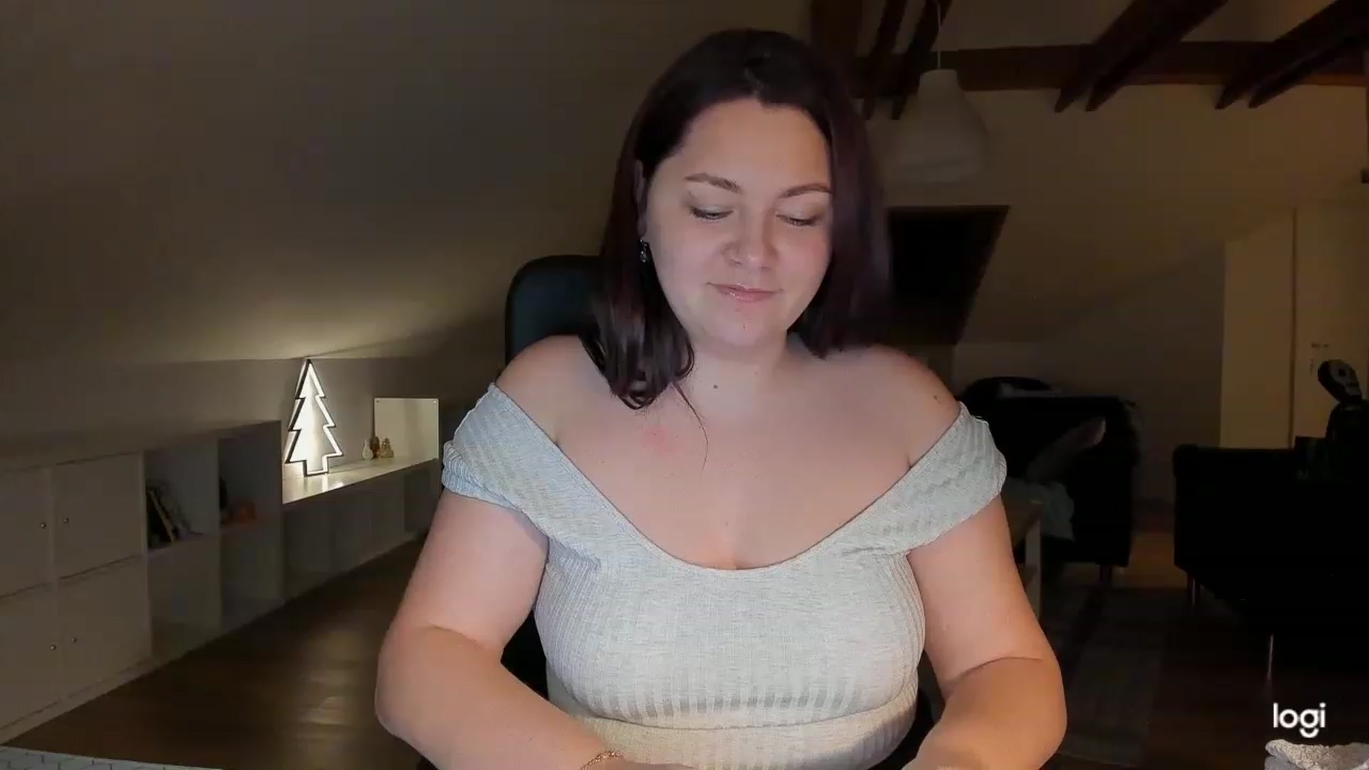 Gallery image thumbnail from Nikky_Ray's myfreecams stream on, 12/02/2022, 17:27 image 9 of 20