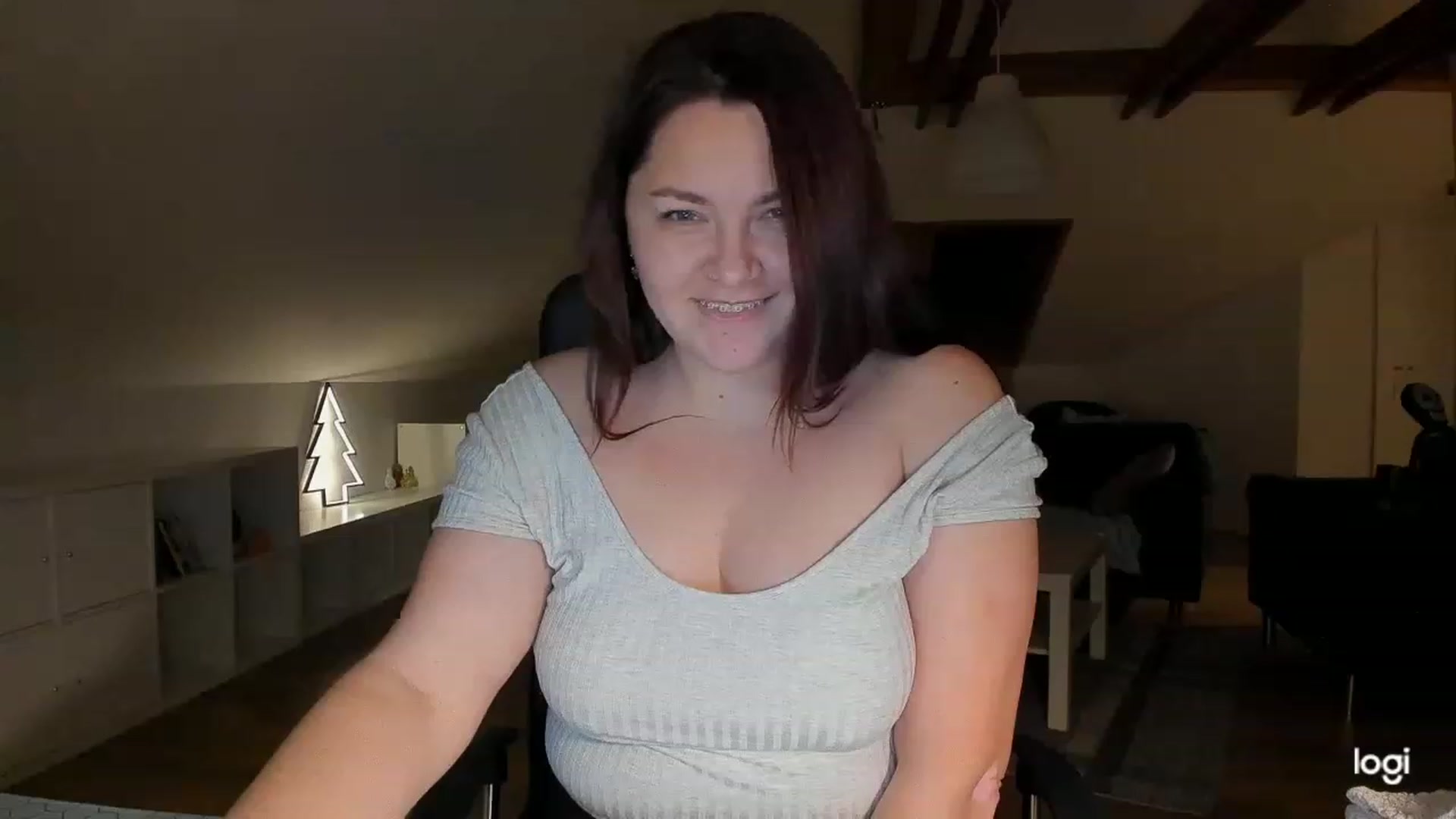 Gallery image thumbnail from Nikky_Ray's myfreecams stream on, 12/02/2022, 17:27 image 16 of 20