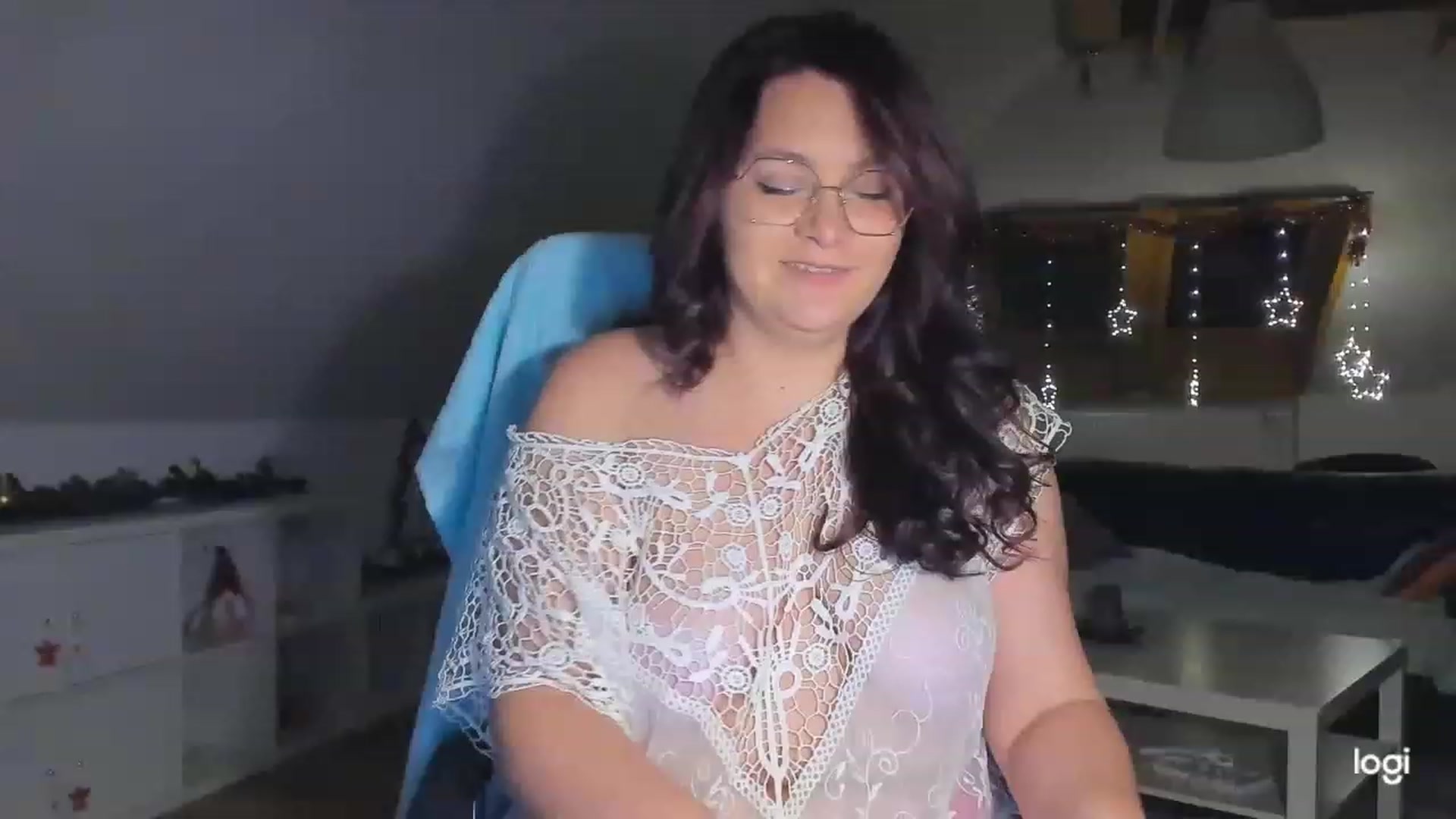 Gallery image thumbnail from Nikky_Ray's myfreecams stream on, 12/19/2022, 18:21 image 3 of 20