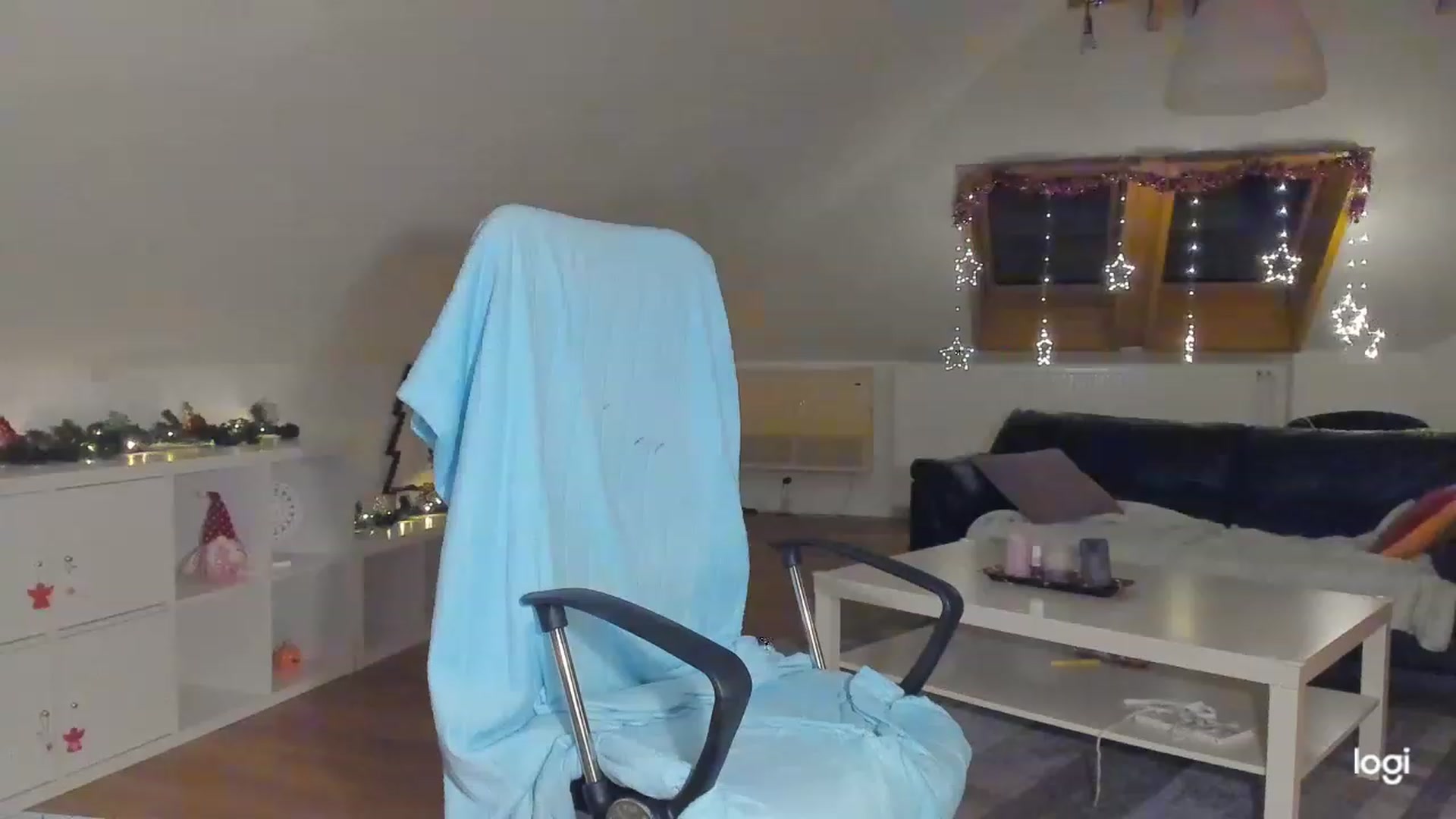 Gallery image thumbnail from Nikky_Ray's myfreecams stream on, 12/19/2022, 18:21 image 16 of 20