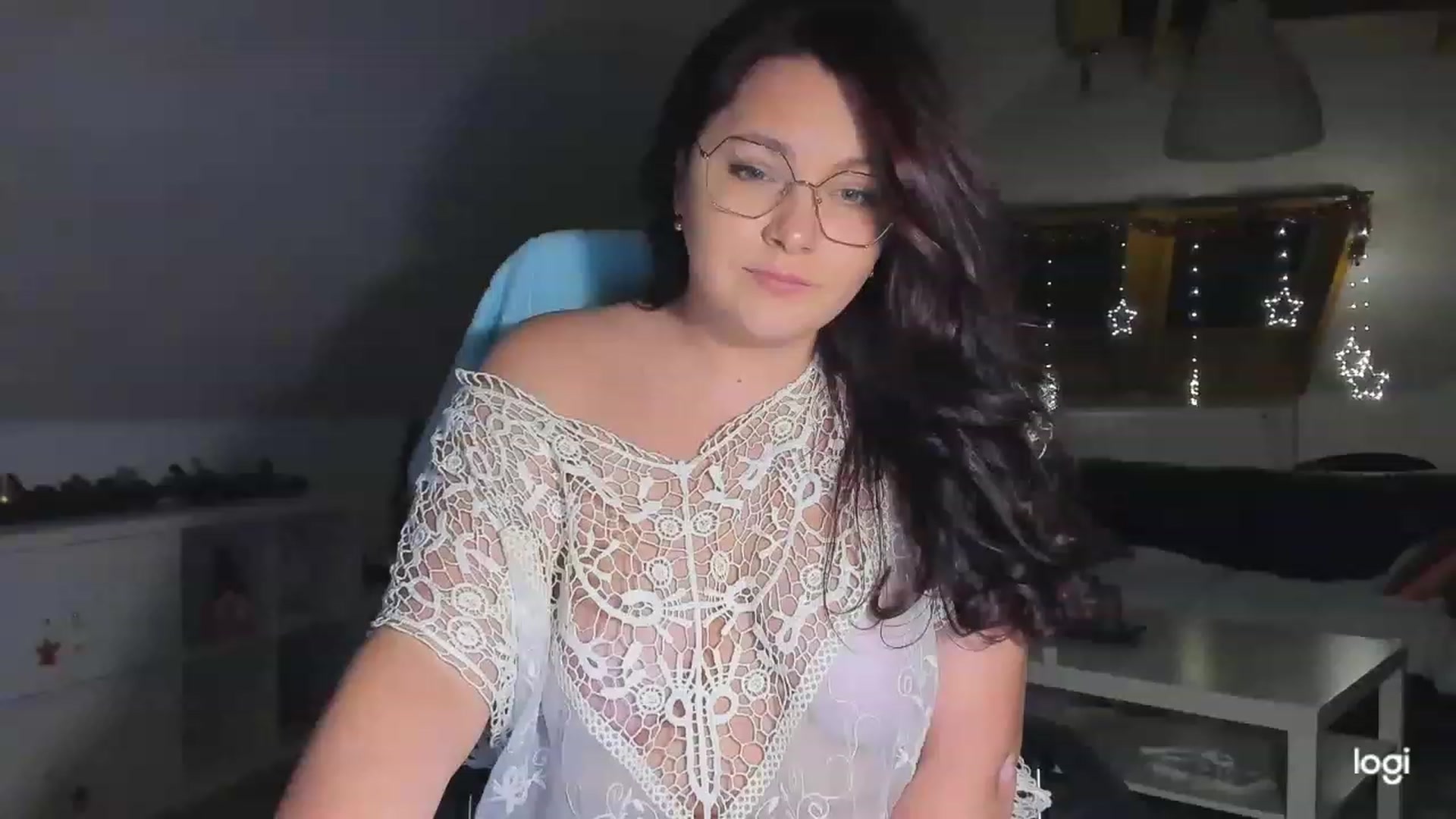 Gallery image thumbnail from Nikky_Ray's myfreecams stream on, 12/19/2022, 18:21 image 2 of 20