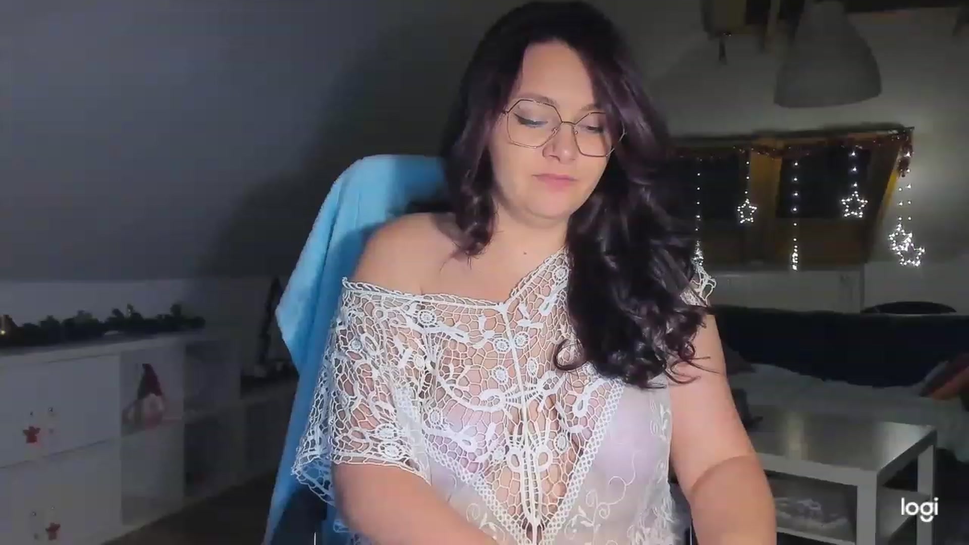 Gallery image thumbnail from Nikky_Ray's myfreecams stream on, 12/19/2022, 18:21 image 4 of 20