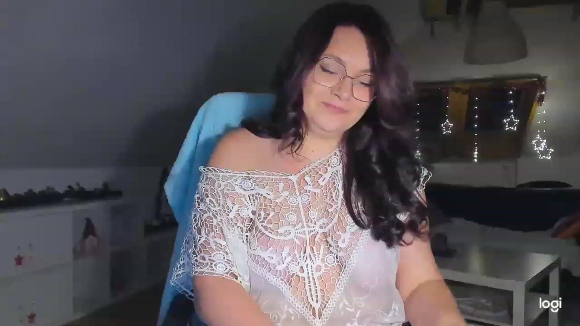 Gallery image thumbnail from Nikky_Ray's myfreecams stream on, 12/19/2022, 18:21 image 8 of 20