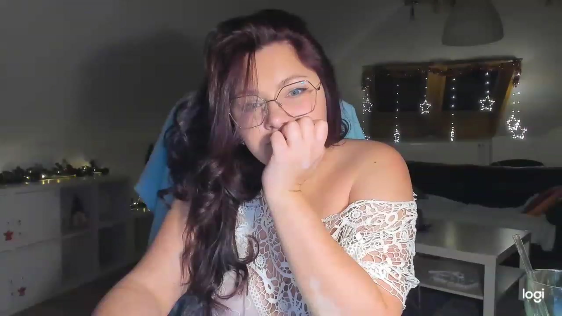 Gallery image thumbnail from Nikky_Ray's myfreecams stream on, 12/19/2022, 18:53 image 5 of 20