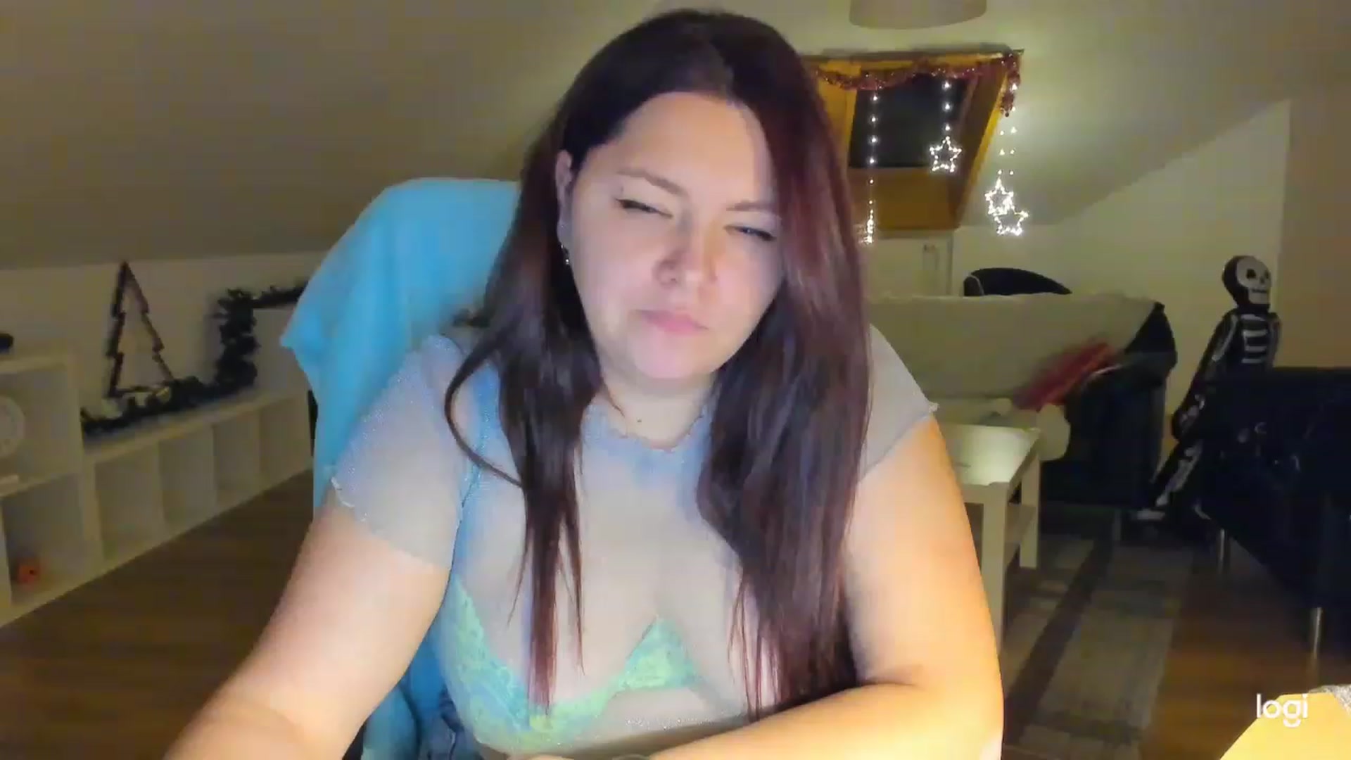 Gallery image thumbnail from Nikky_Ray's myfreecams stream on, 12/25/2022, 16:09 image 14 of 20
