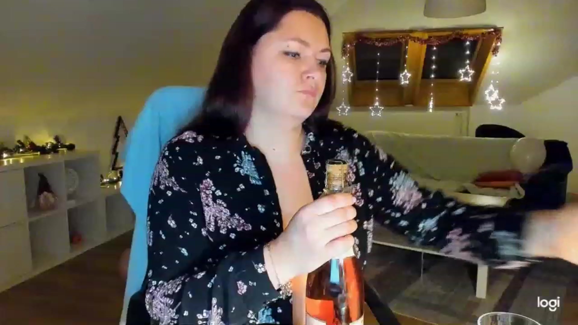 Gallery image thumbnail from Nikky_Ray's myfreecams stream on, 12/26/2022, 18:26 image 8 of 20