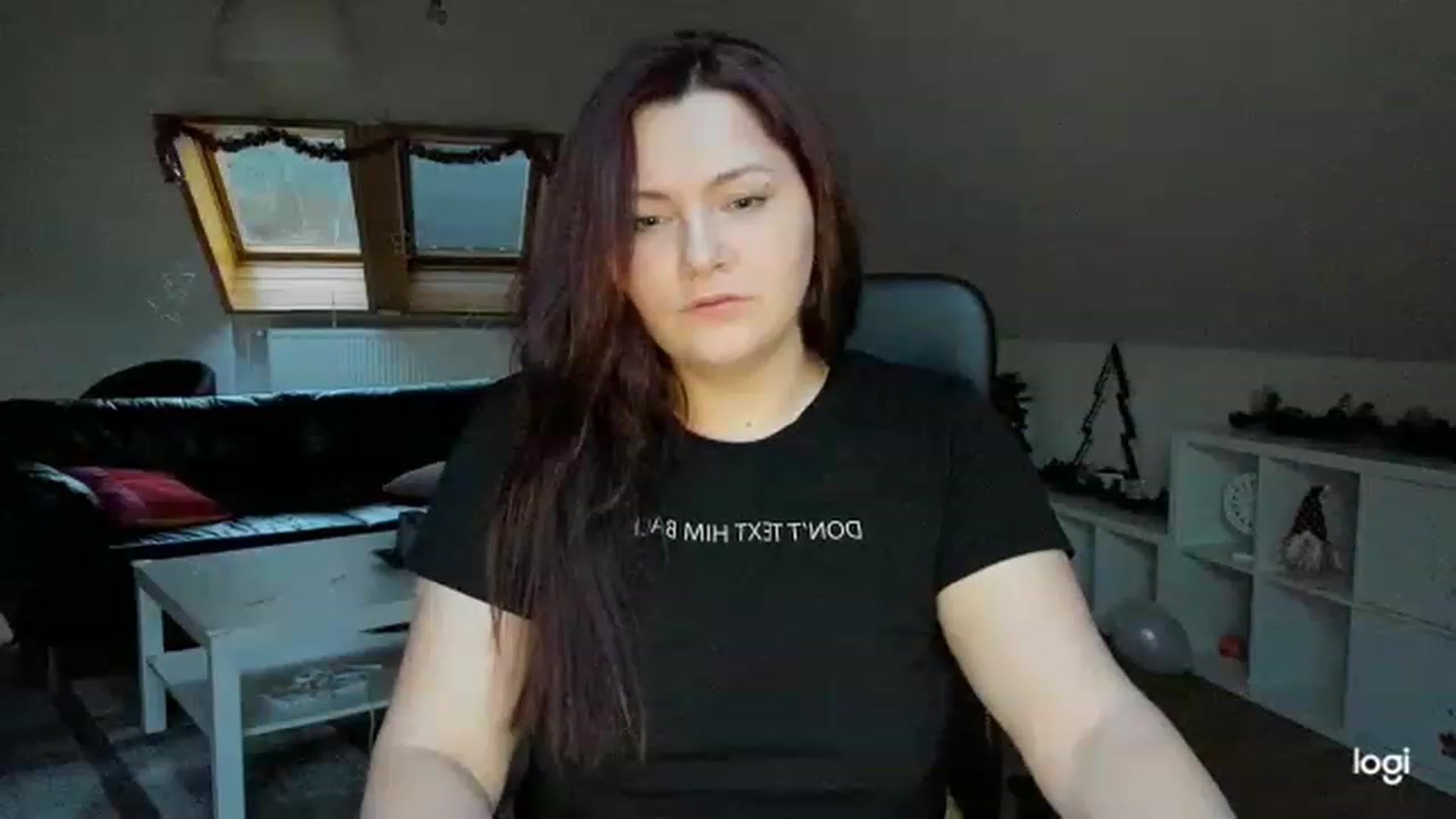 Gallery image thumbnail from Nikky_Ray's myfreecams stream on, 12/27/2022, 15:49 image 12 of 20