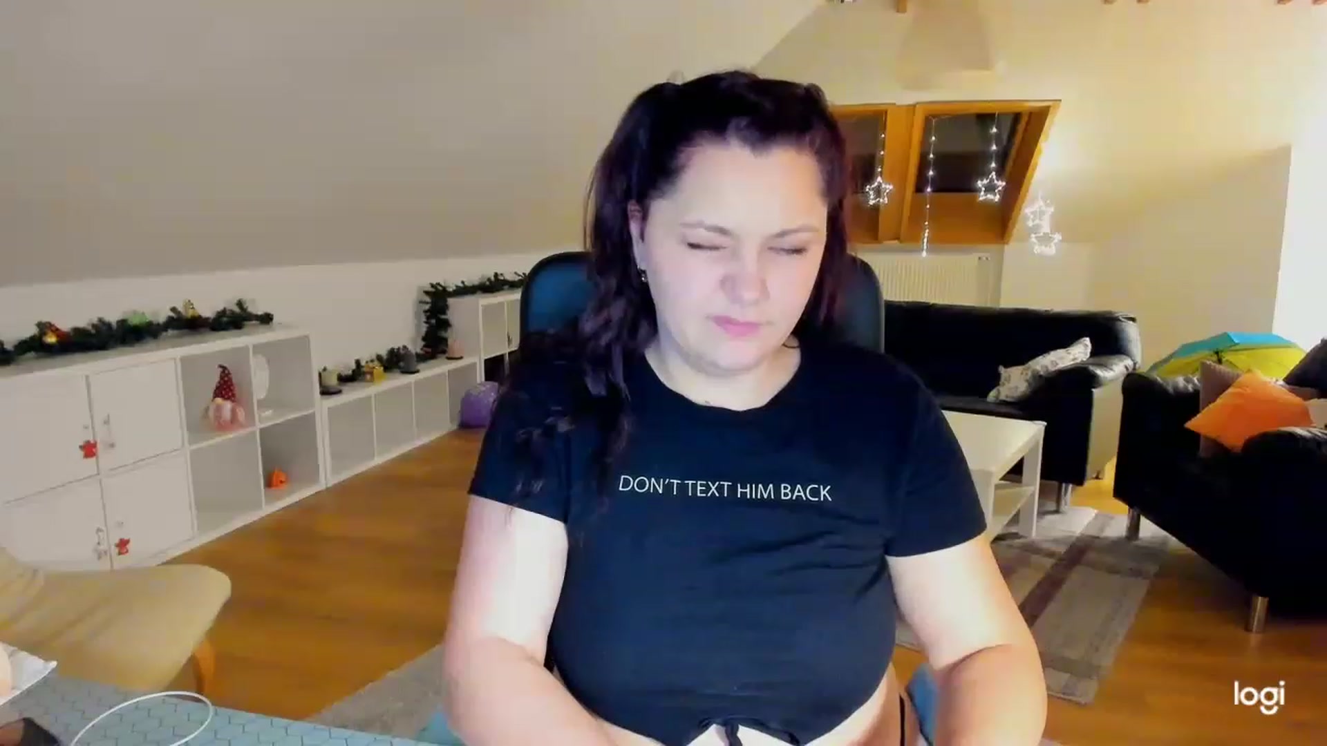 Gallery image thumbnail from Nikky_Ray's myfreecams stream on, 02/04/2023, 19:03 image 10 of 20