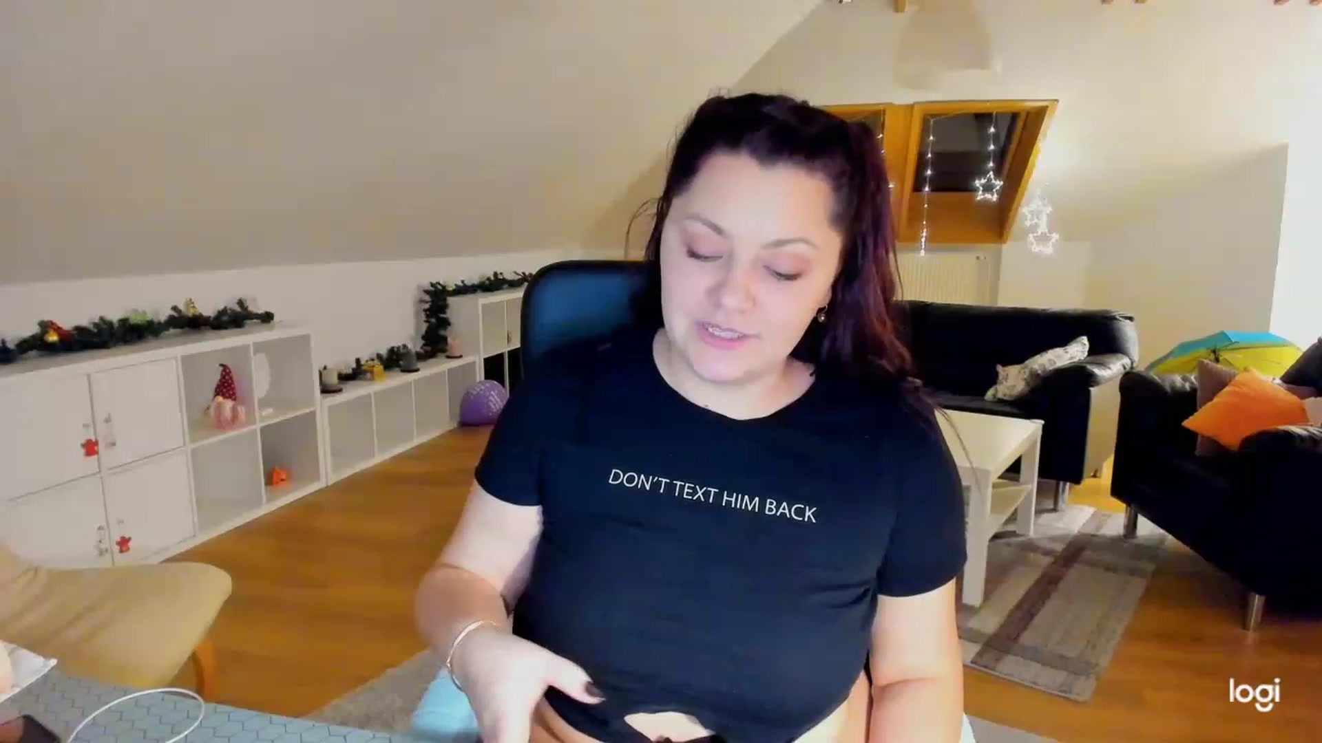 Gallery image thumbnail from Nikky_Ray's myfreecams stream on, 02/04/2023, 19:03 image 17 of 20