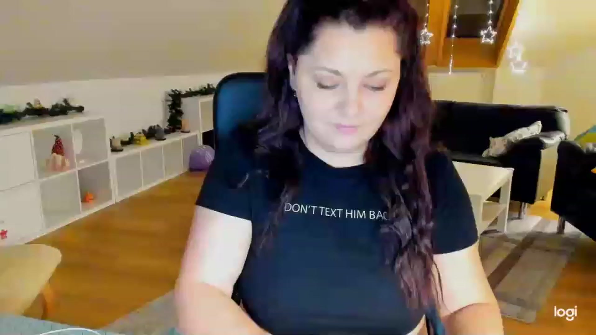 Gallery image thumbnail from Nikky_Ray's myfreecams stream on, 02/04/2023, 19:03 image 1 of 20