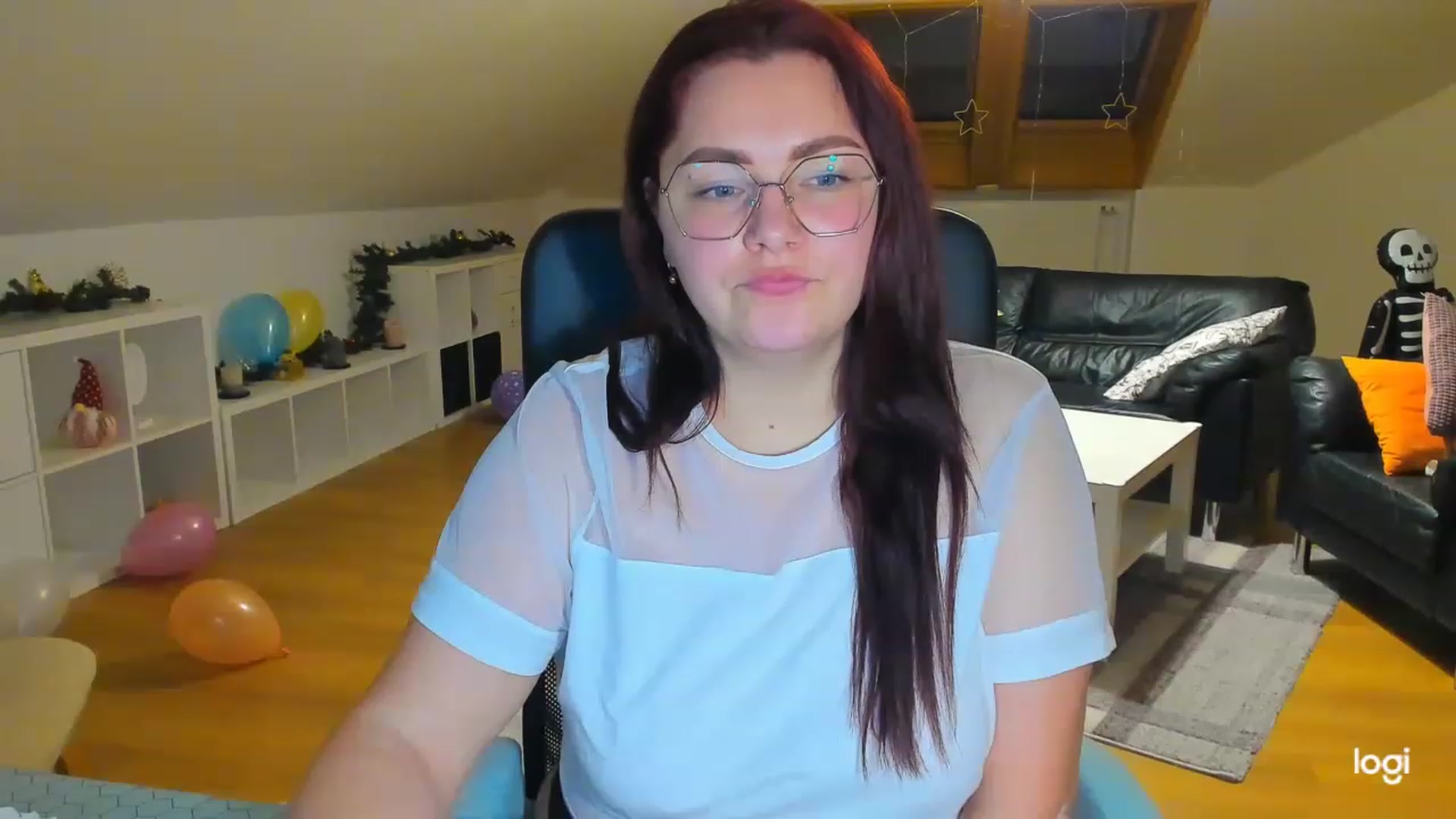 Gallery image thumbnail from Nikky_Ray's myfreecams stream on, 02/17/2023, 18:00 image 17 of 20