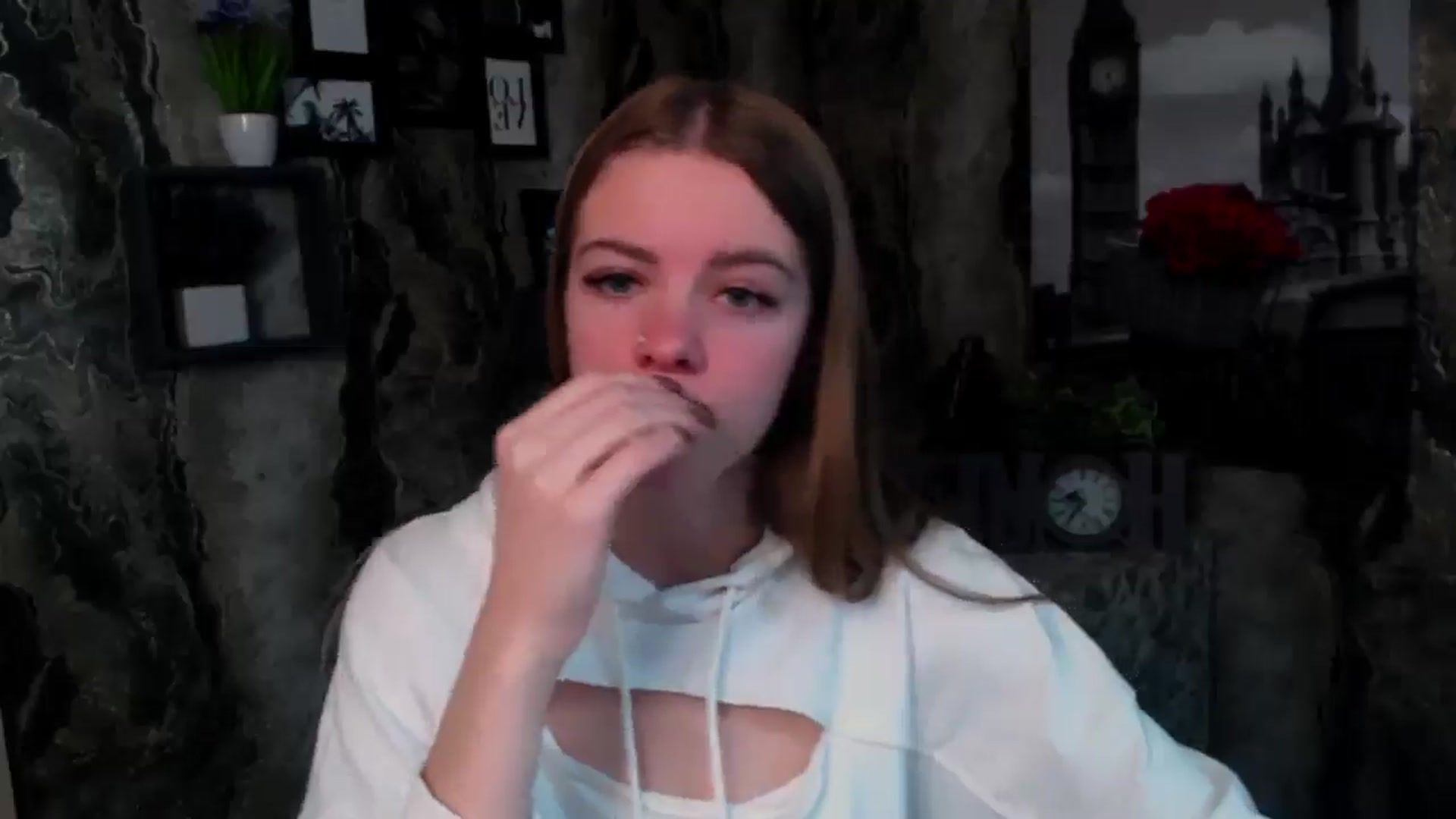 Gallery image thumbnail from NikolTepliss_'s myfreecams stream on, 11/03/2025, 15:29 image 12 of 20