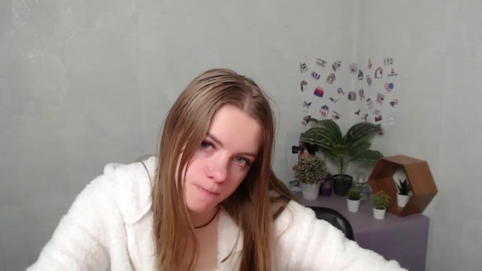 Gallery image thumbnail from NikolTepliss_'s myfreecams stream on, 11/04/2025, 11:03 image 17 of 20