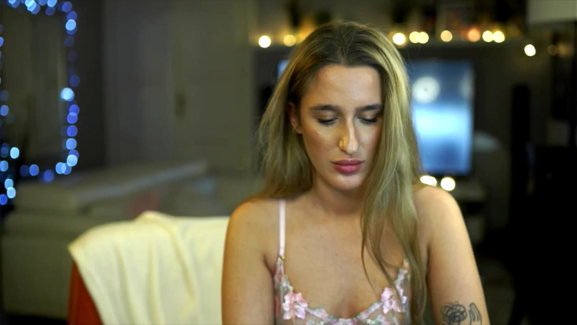 Gallery image thumbnail from Nikole18's myfreecams stream on, 11/30/2025, 03:14 image 15 of 20