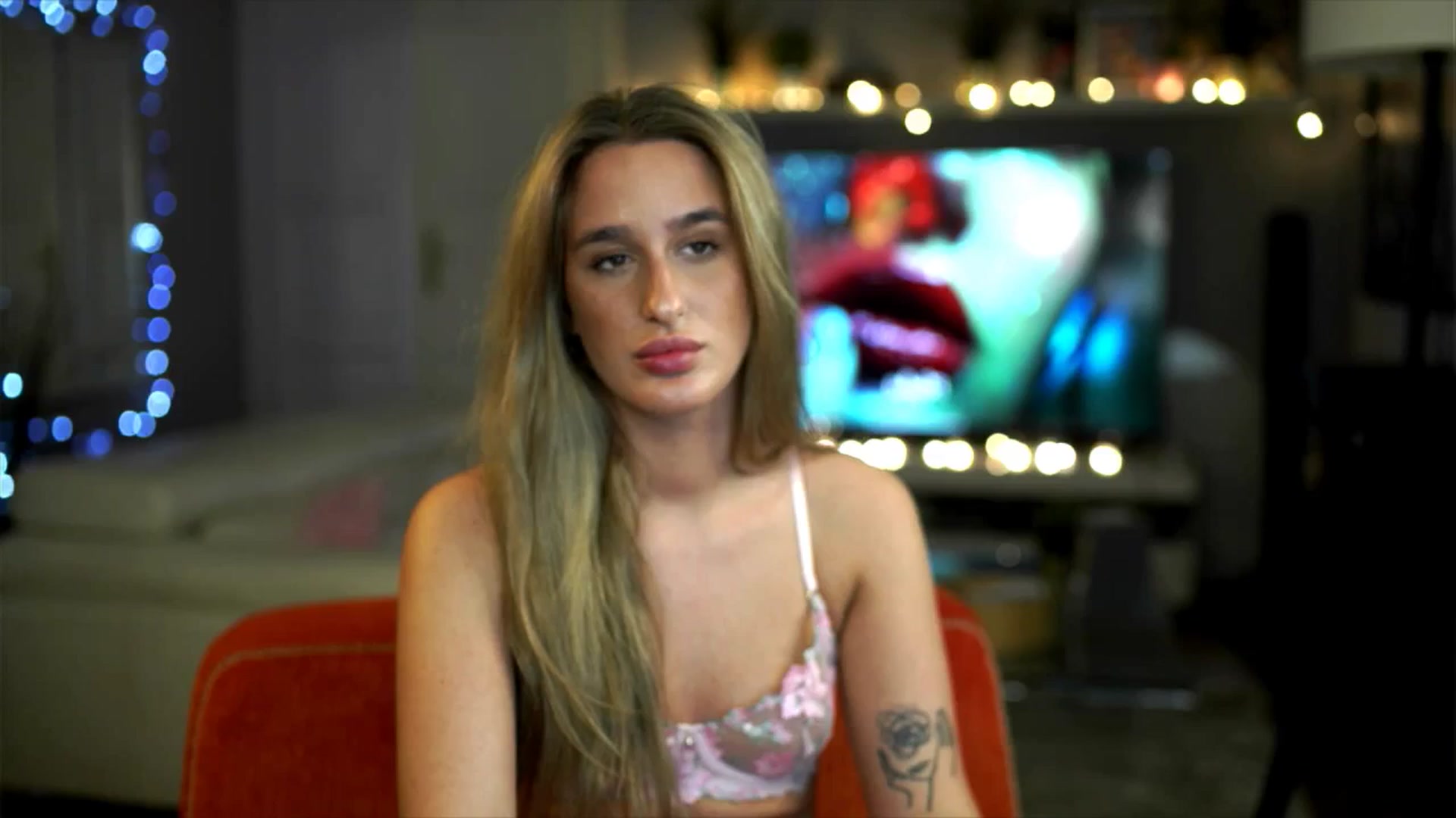 Gallery image thumbnail from Nikole18's myfreecams stream on, 11/30/2025, 03:16 image 1 of 20
