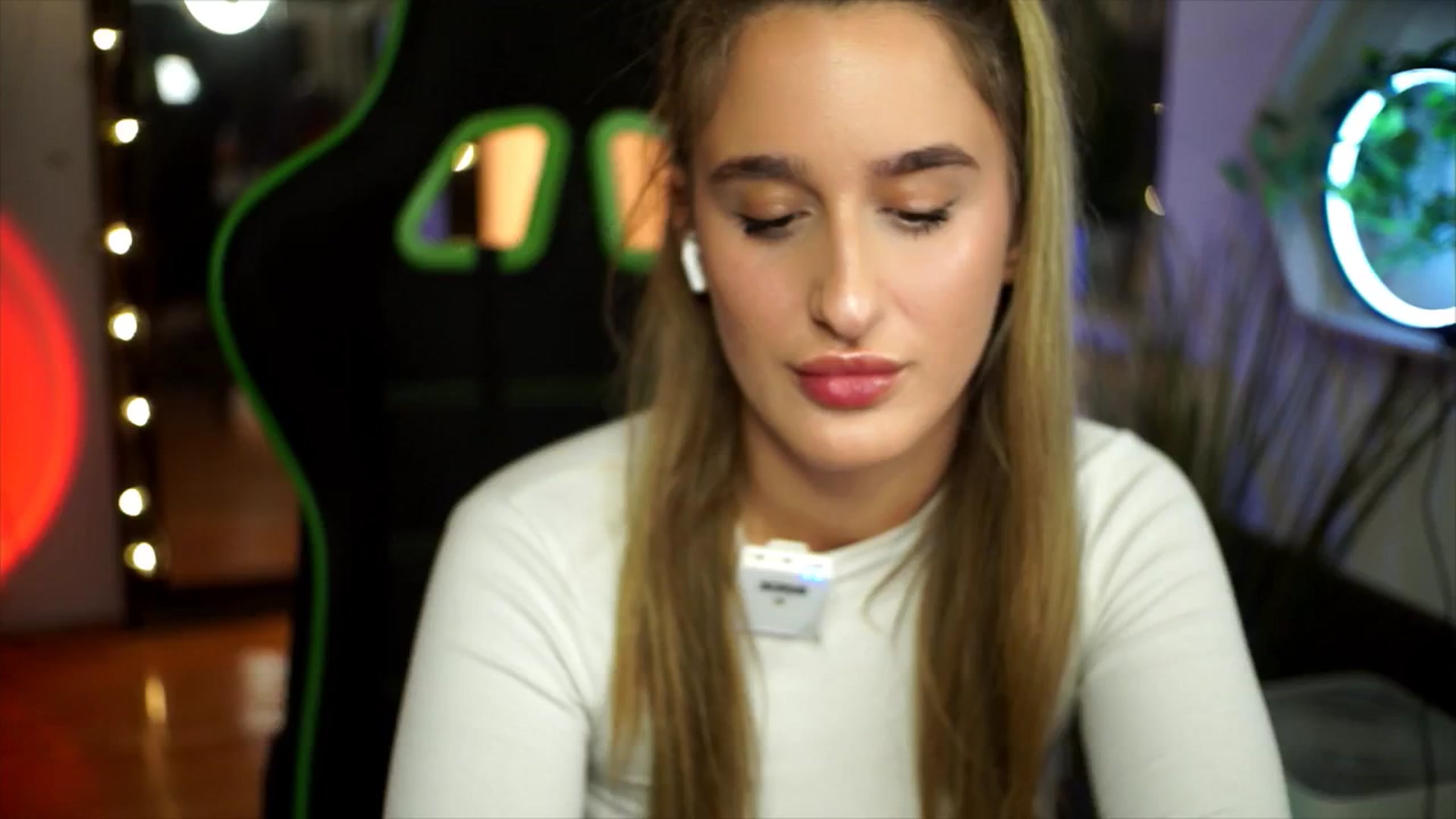 Gallery image thumbnail from Nikole18's myfreecams stream on, 12/25/2025, 21:06 image 15 of 20
