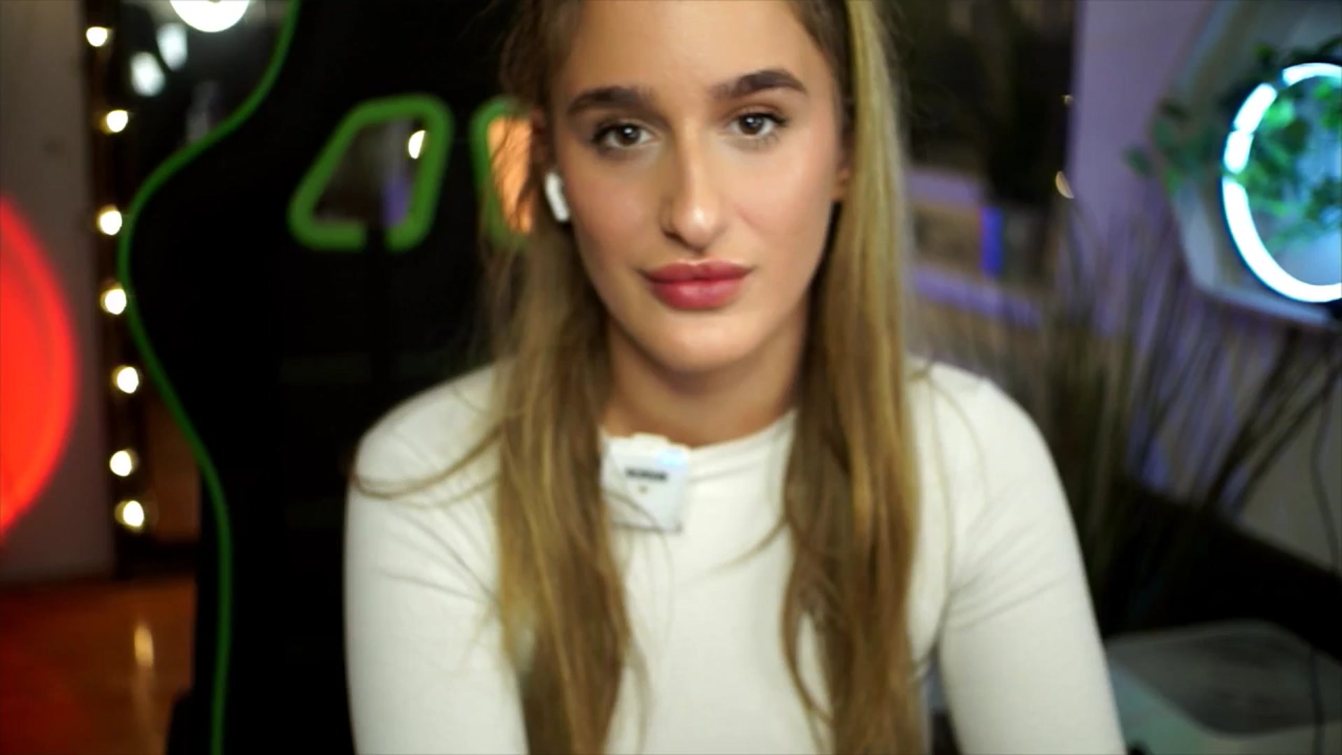 Gallery image thumbnail from Nikole18's myfreecams stream on, 12/25/2025, 21:06 image 10 of 20