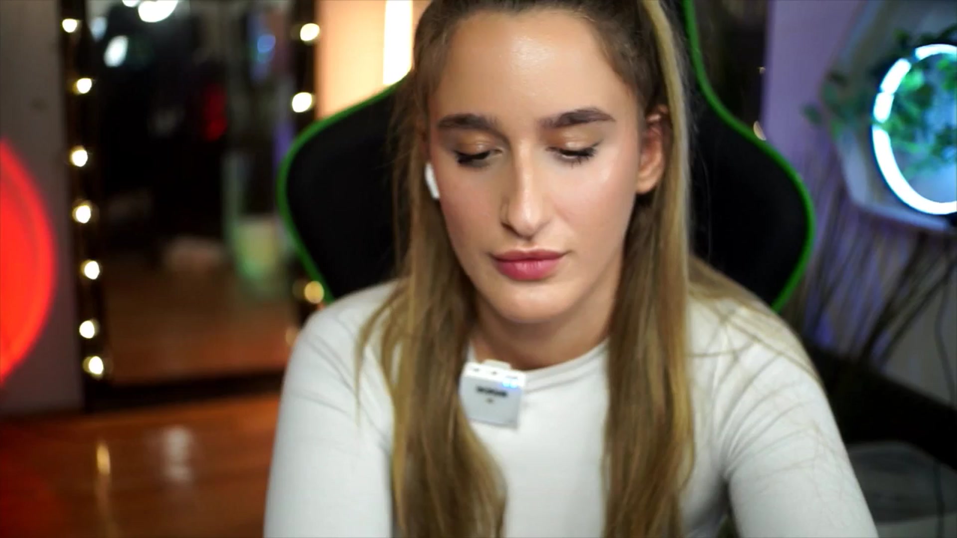 Gallery image thumbnail from Nikole18's myfreecams stream on, 12/25/2025, 23:55 image 7 of 20