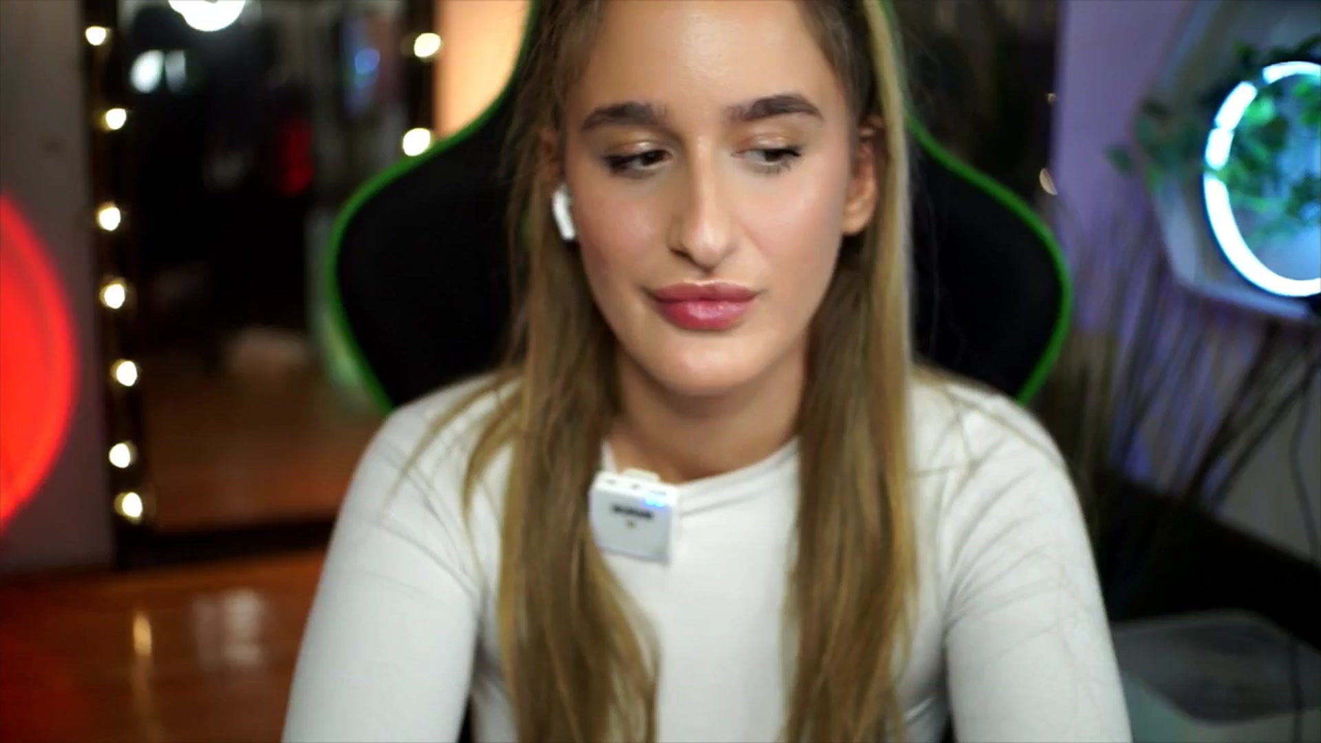 Gallery image thumbnail from Nikole18's myfreecams stream on, 12/25/2025, 23:55 image 8 of 20