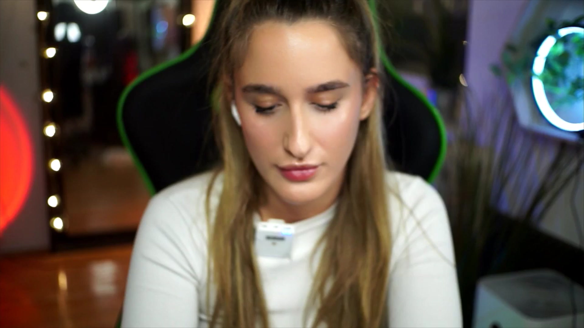 Gallery image thumbnail from Nikole18's myfreecams stream on, 12/25/2025, 23:55 image 15 of 20