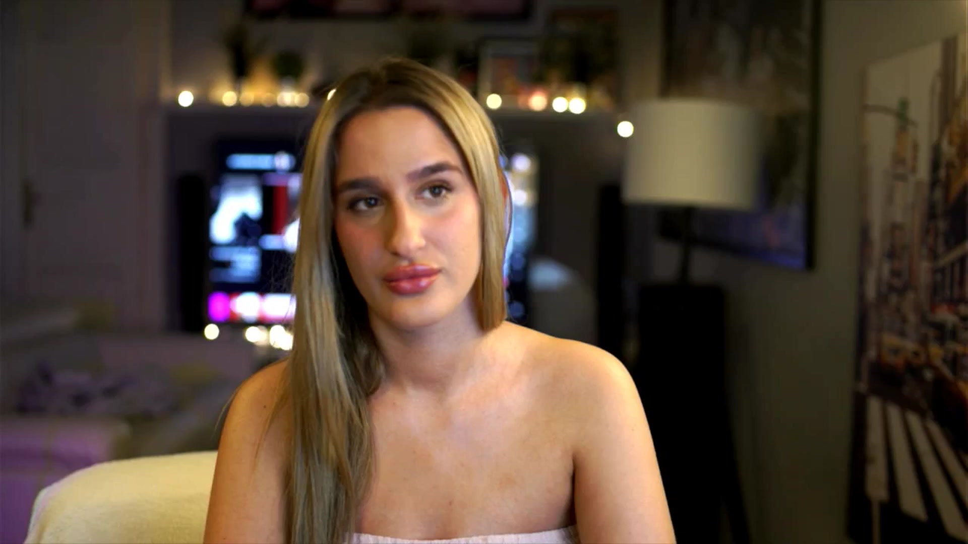 Gallery image thumbnail from Nikole18's myfreecams stream on, 12/26/2025, 23:18 image 1 of 20