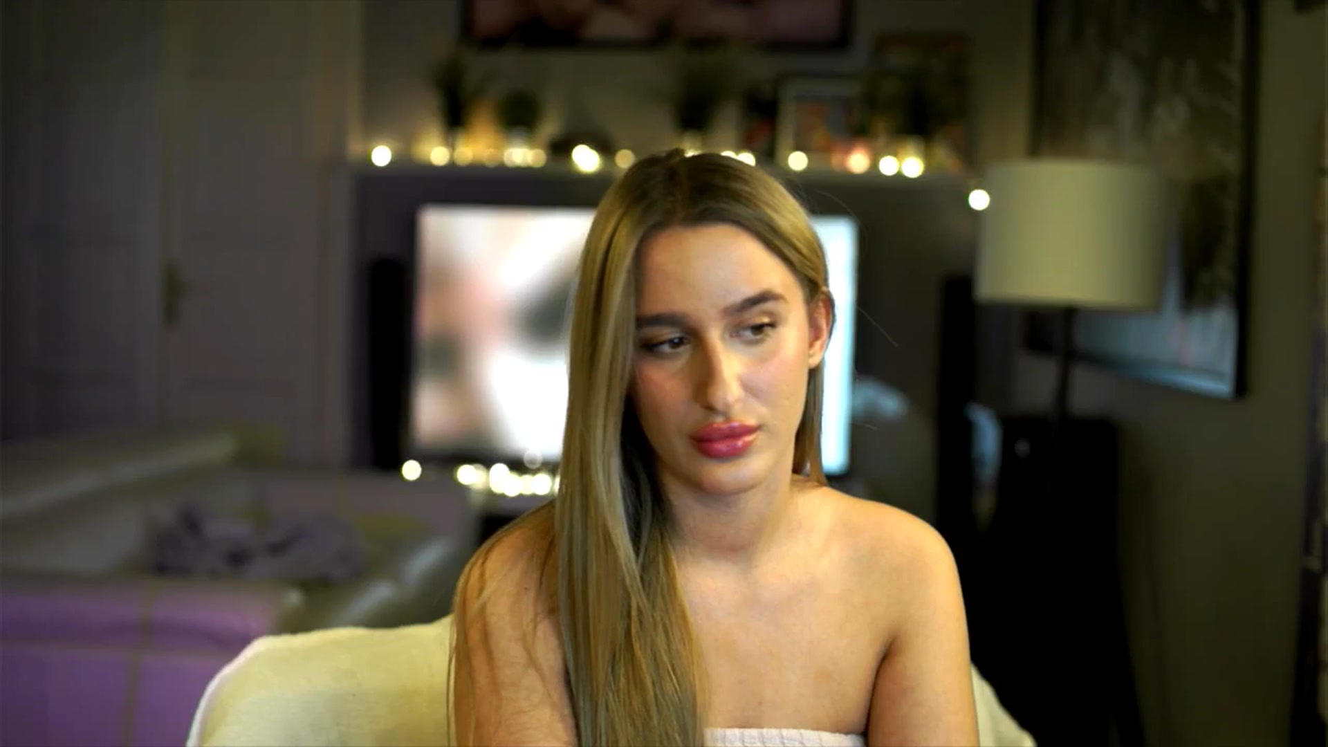 Gallery image thumbnail from Nikole18's myfreecams stream on, 12/26/2025, 23:18 image 15 of 20