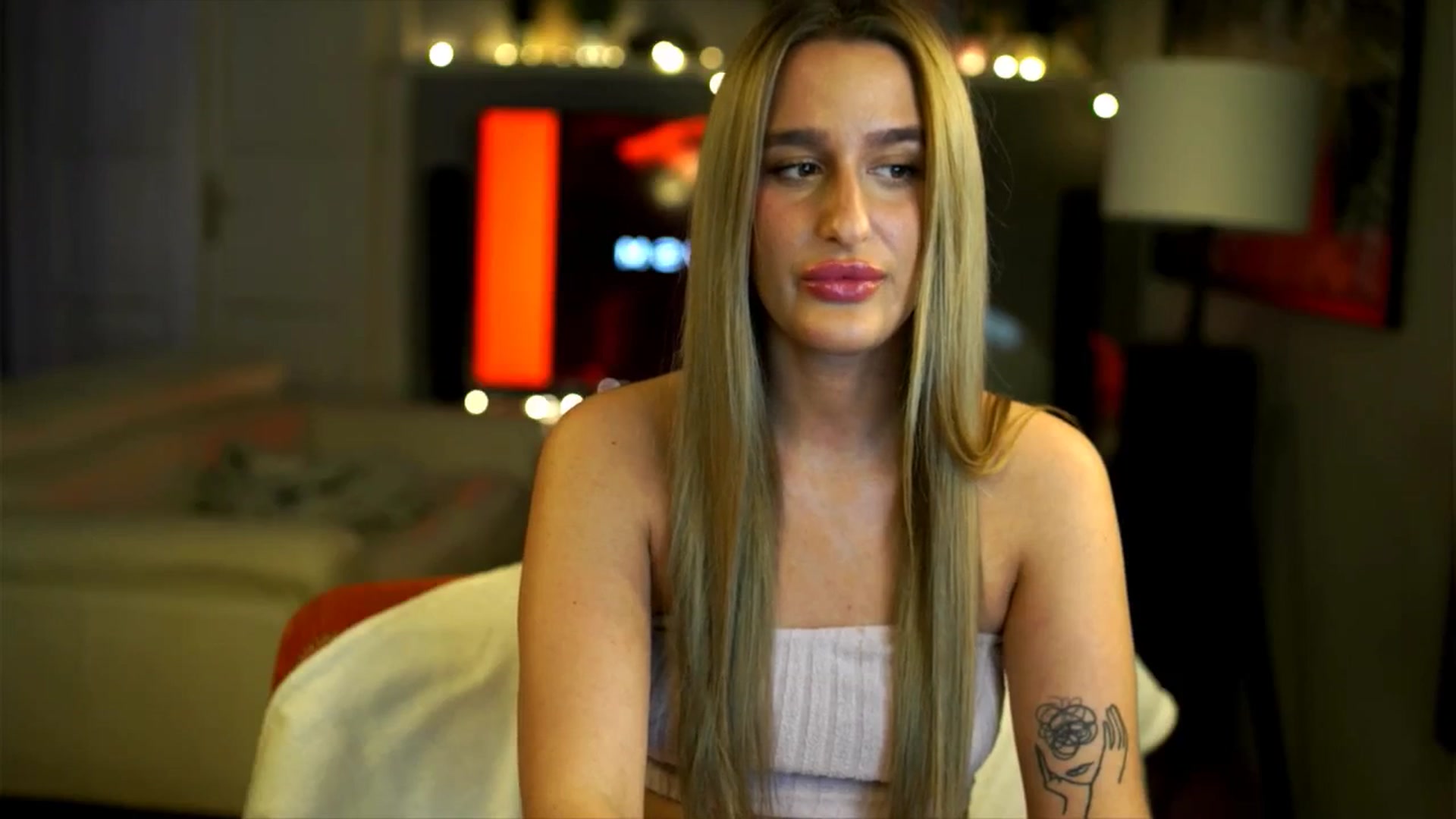 Gallery image thumbnail from Nikole18's myfreecams stream on, 12/26/2025, 23:18 image 19 of 20