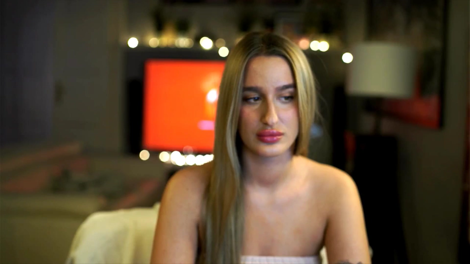 Gallery image thumbnail from Nikole18's myfreecams stream on, 12/26/2025, 23:18 image 16 of 20