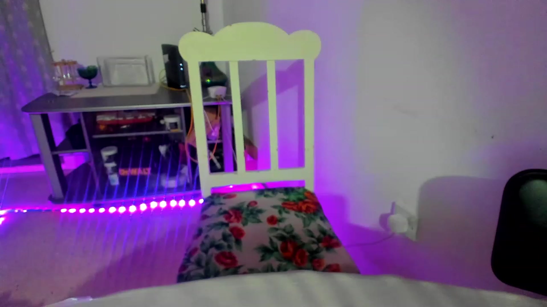Gallery image thumbnail from NikoleSay's myfreecams stream on, 07/17/2023, 24:29 image 10 of 20