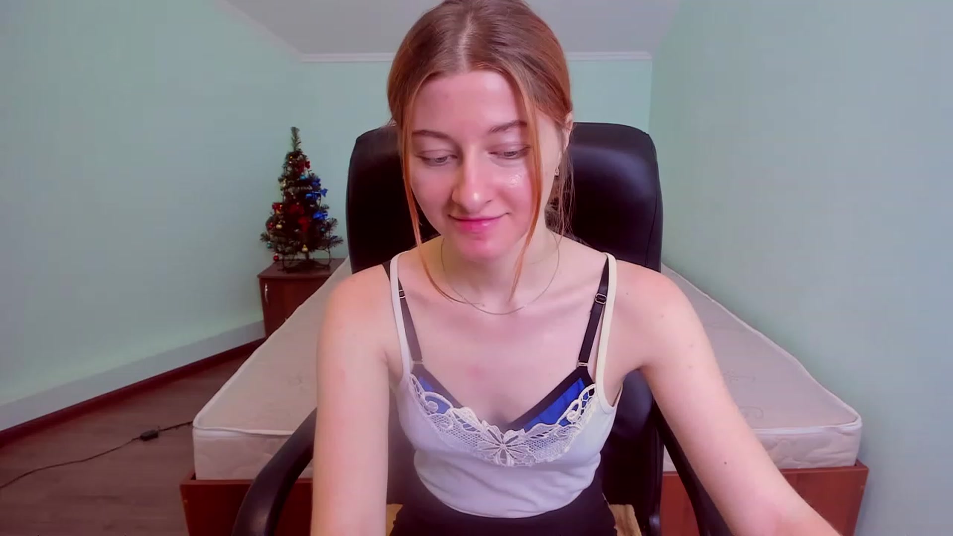 Gallery image thumbnail from NikollDiks's myfreecams stream on, 12/23/2022, 15:12 image 15 of 20