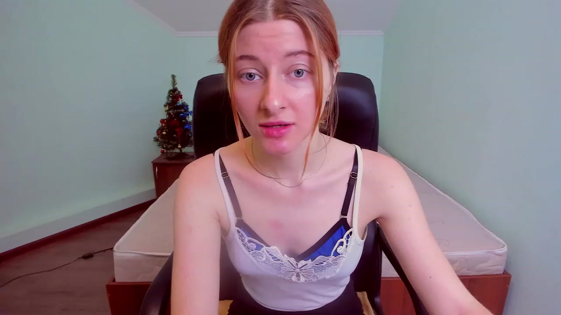 Gallery image thumbnail from NikollDiks's myfreecams stream on, 12/23/2022, 15:12 image 3 of 20