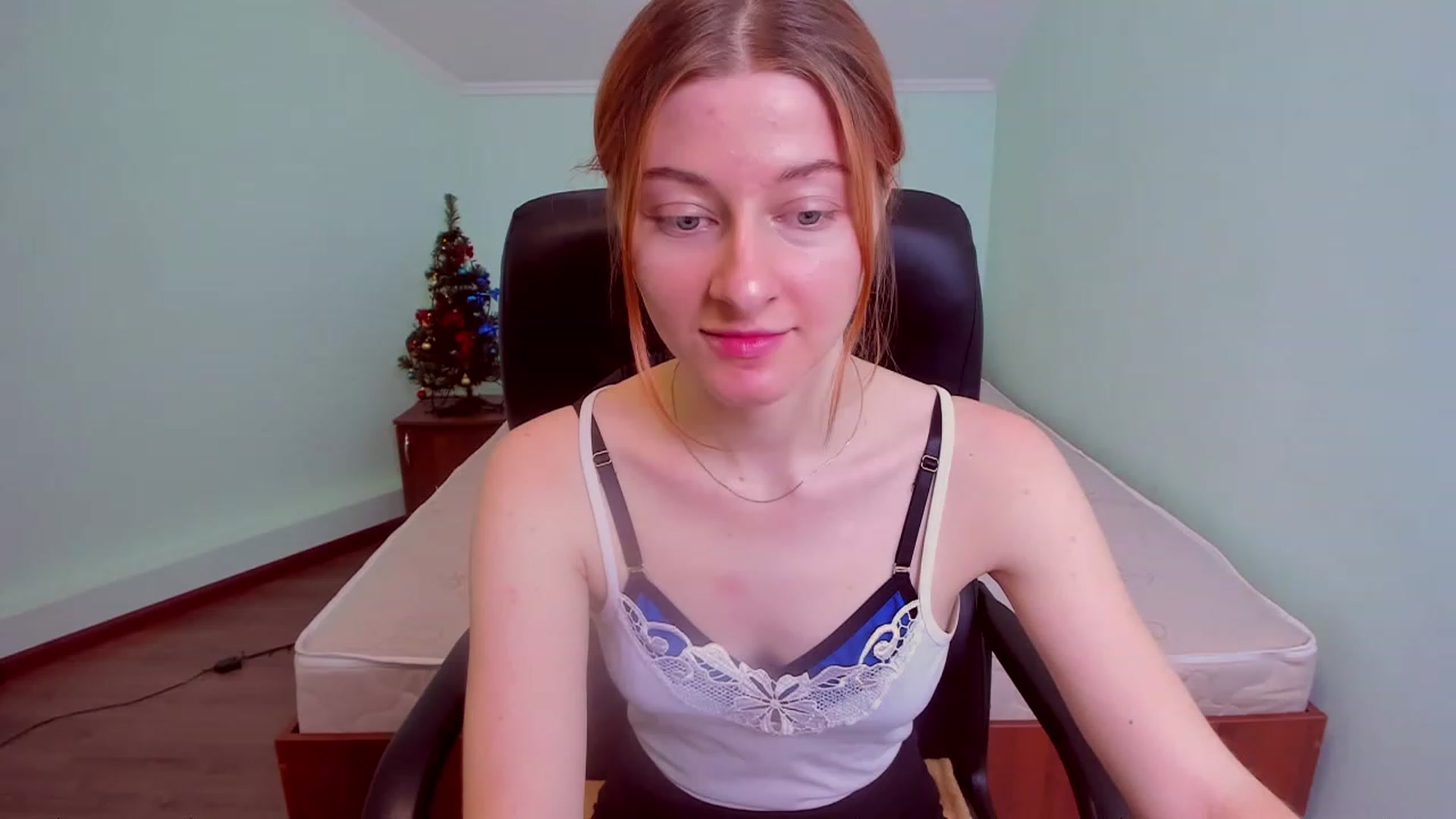 Gallery image thumbnail from NikollDiks's myfreecams stream on, 12/23/2022, 15:12 image 11 of 20