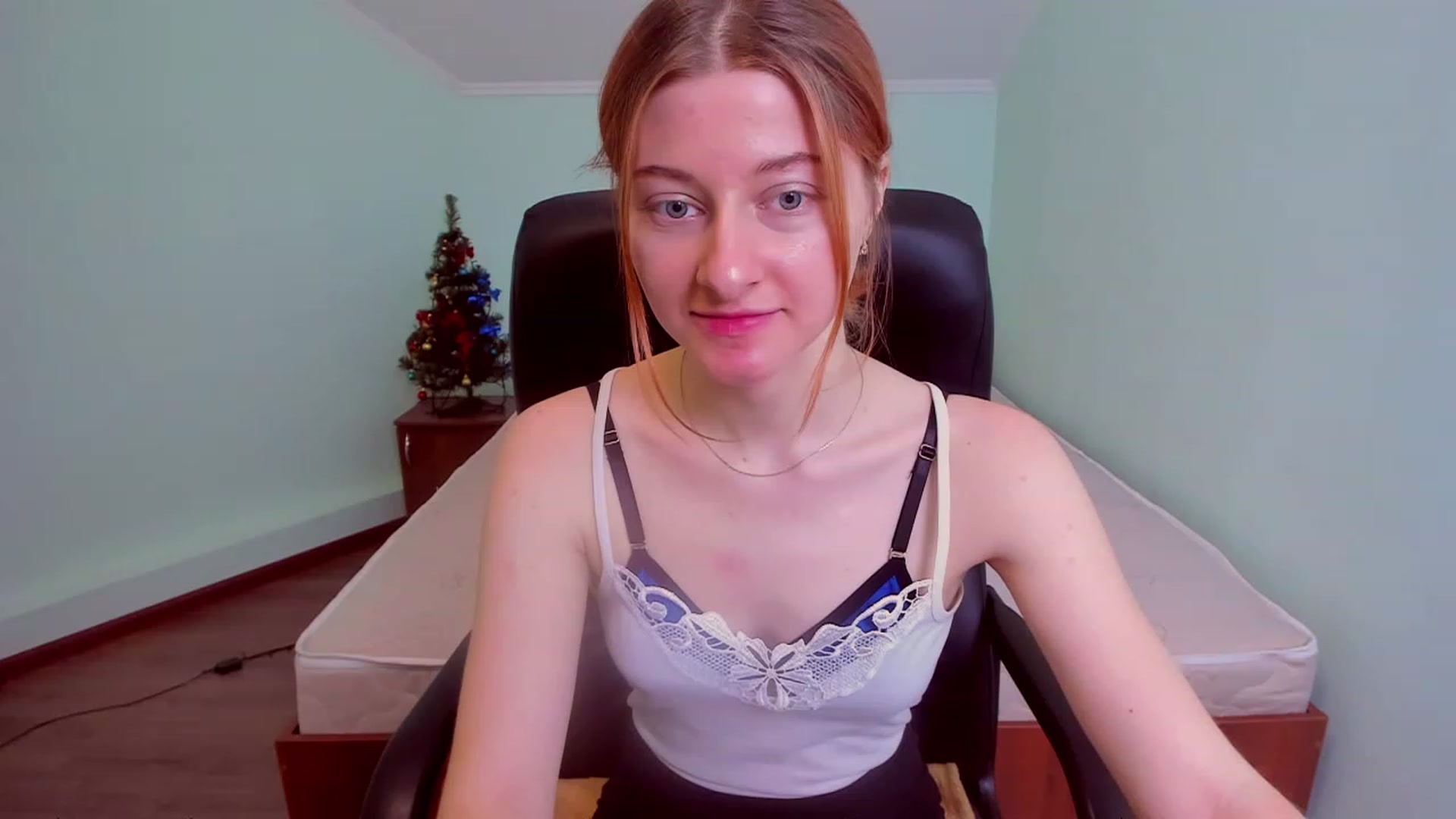 Gallery image thumbnail from NikollDiks's myfreecams stream on, 12/23/2022, 15:12 image 12 of 20