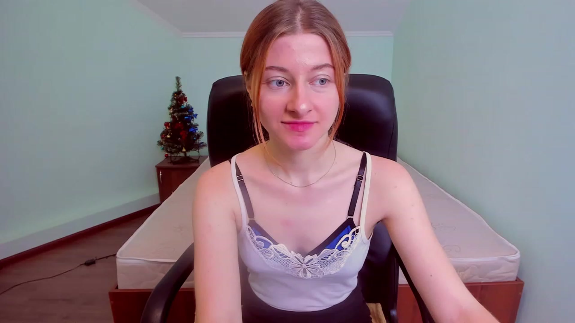 Gallery image thumbnail from NikollDiks's myfreecams stream on, 12/23/2022, 15:12 image 18 of 20