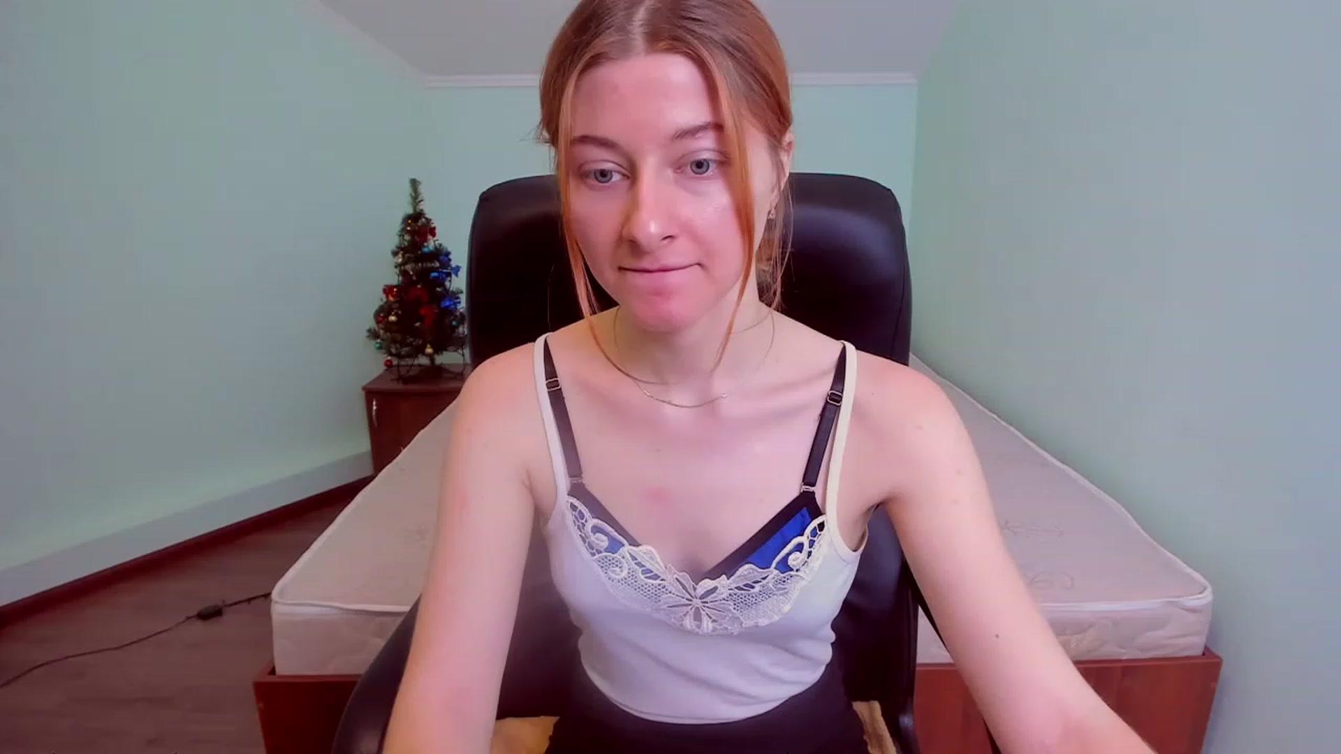 Gallery image thumbnail from NikollDiks's myfreecams stream on, 12/23/2022, 15:12 image 8 of 20