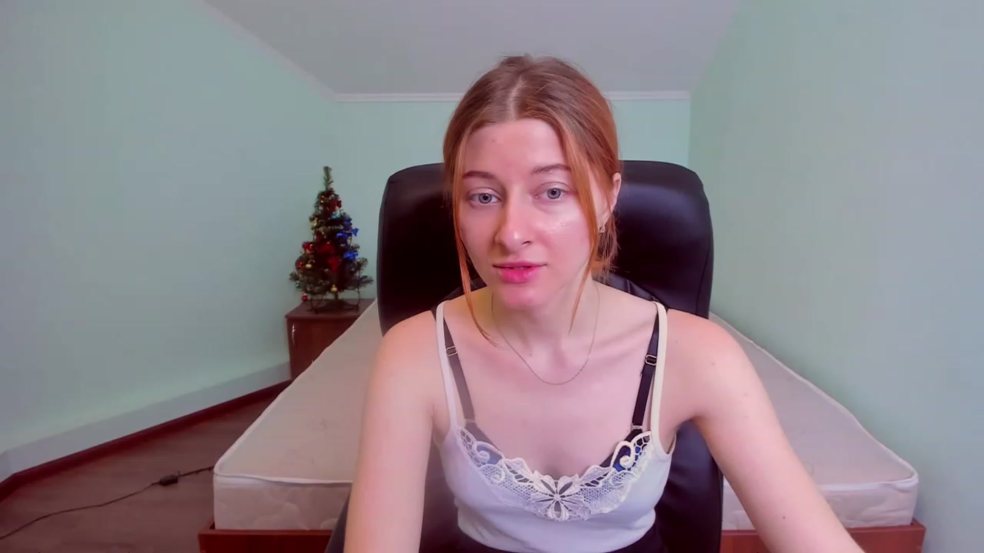 Gallery image thumbnail from NikollDiks's myfreecams stream on, 12/23/2022, 15:55 image 13 of 20
