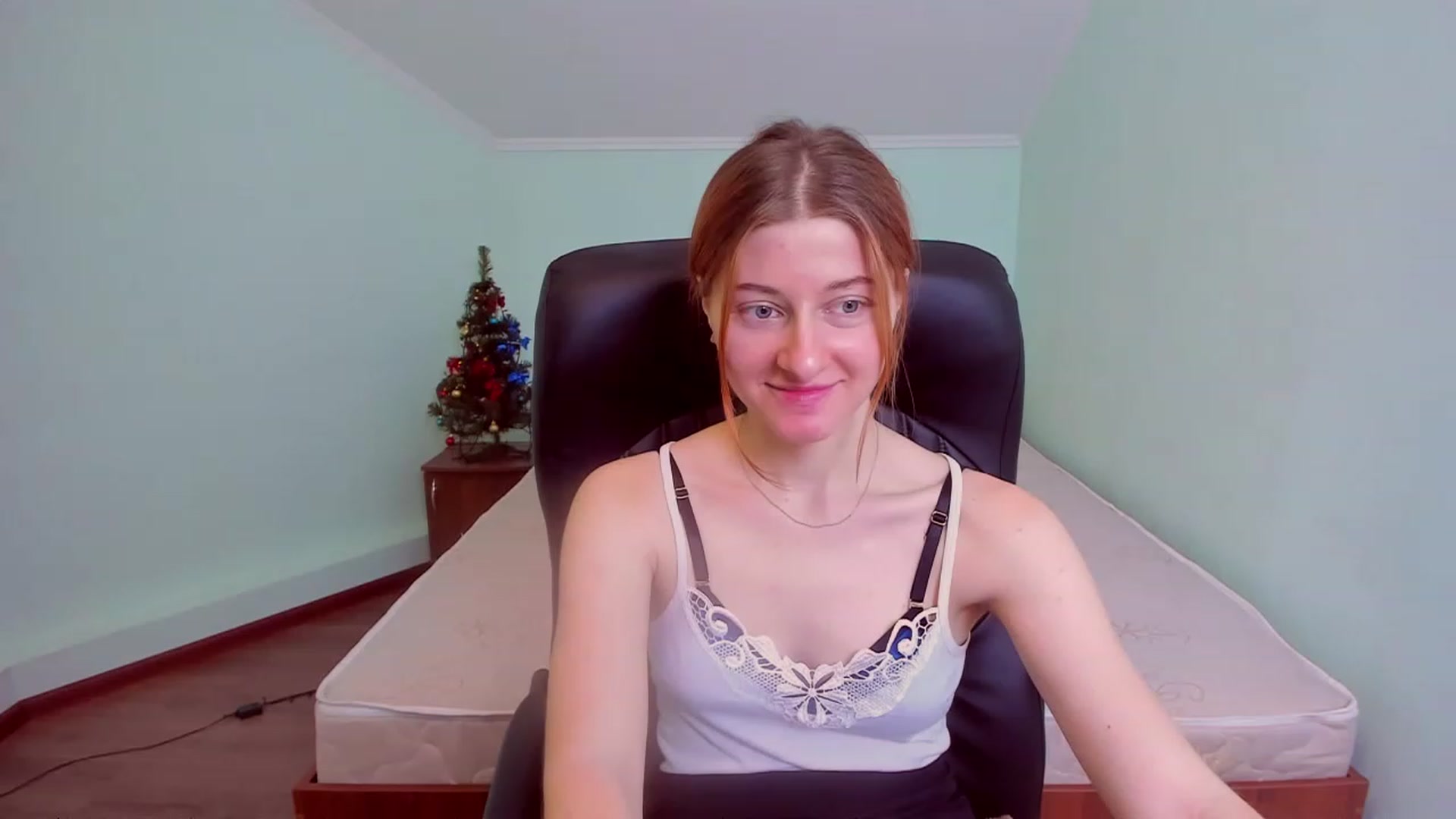 Gallery image thumbnail from NikollDiks's myfreecams stream on, 12/23/2022, 15:55 image 17 of 20