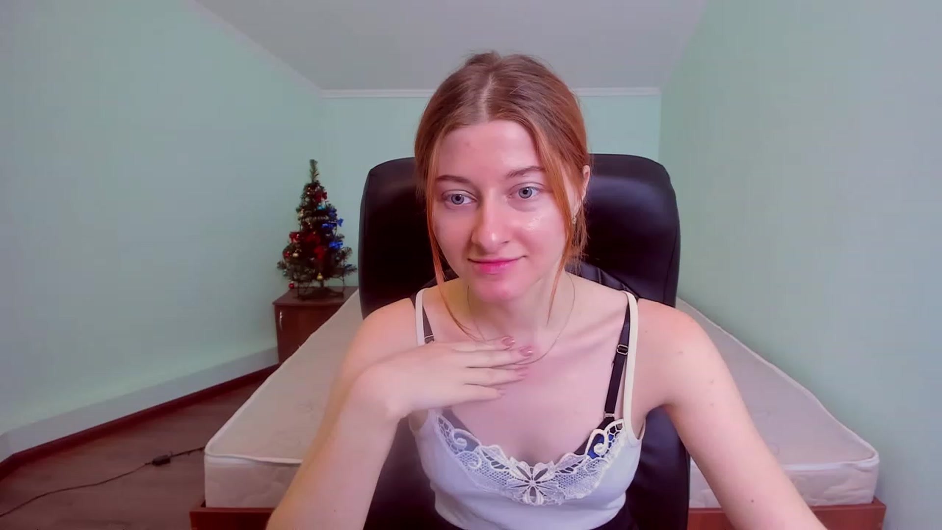 Gallery image thumbnail from NikollDiks's myfreecams stream on, 12/23/2022, 15:55 image 12 of 20