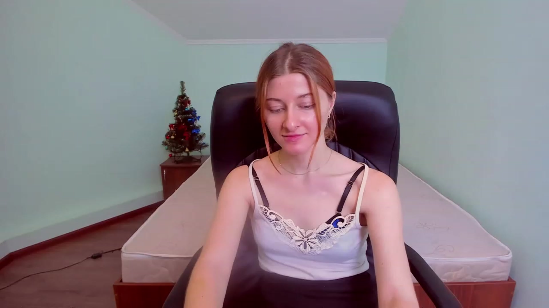 Gallery image thumbnail from NikollDiks's myfreecams stream on, 12/23/2022, 17:19 image 14 of 20