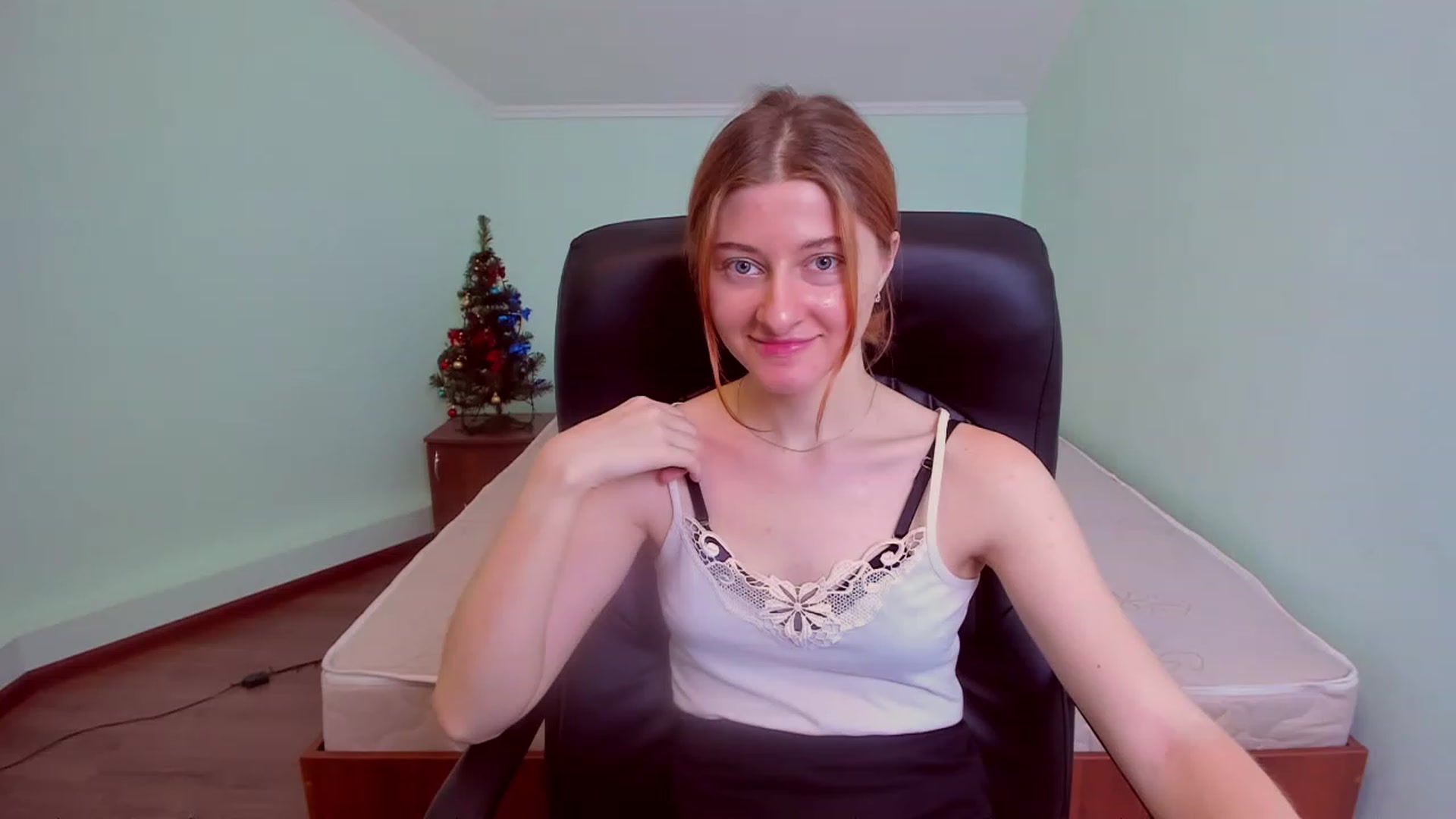 Gallery image thumbnail from NikollDiks's myfreecams stream on, 12/23/2022, 17:19 image 6 of 20