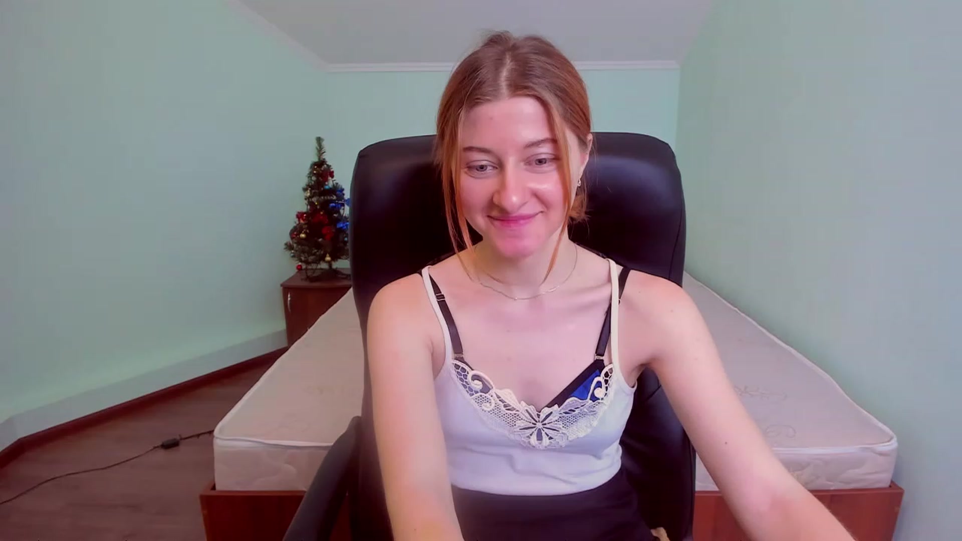 Gallery image thumbnail from NikollDiks's myfreecams stream on, 12/23/2022, 17:19 image 1 of 20